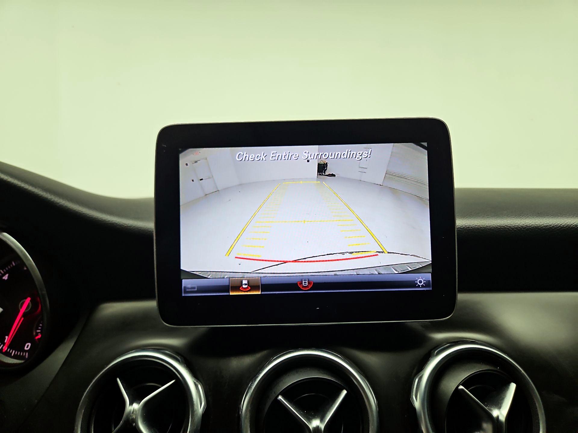 Thumbnail: 2018 Mercedes-Benz GLA - 14