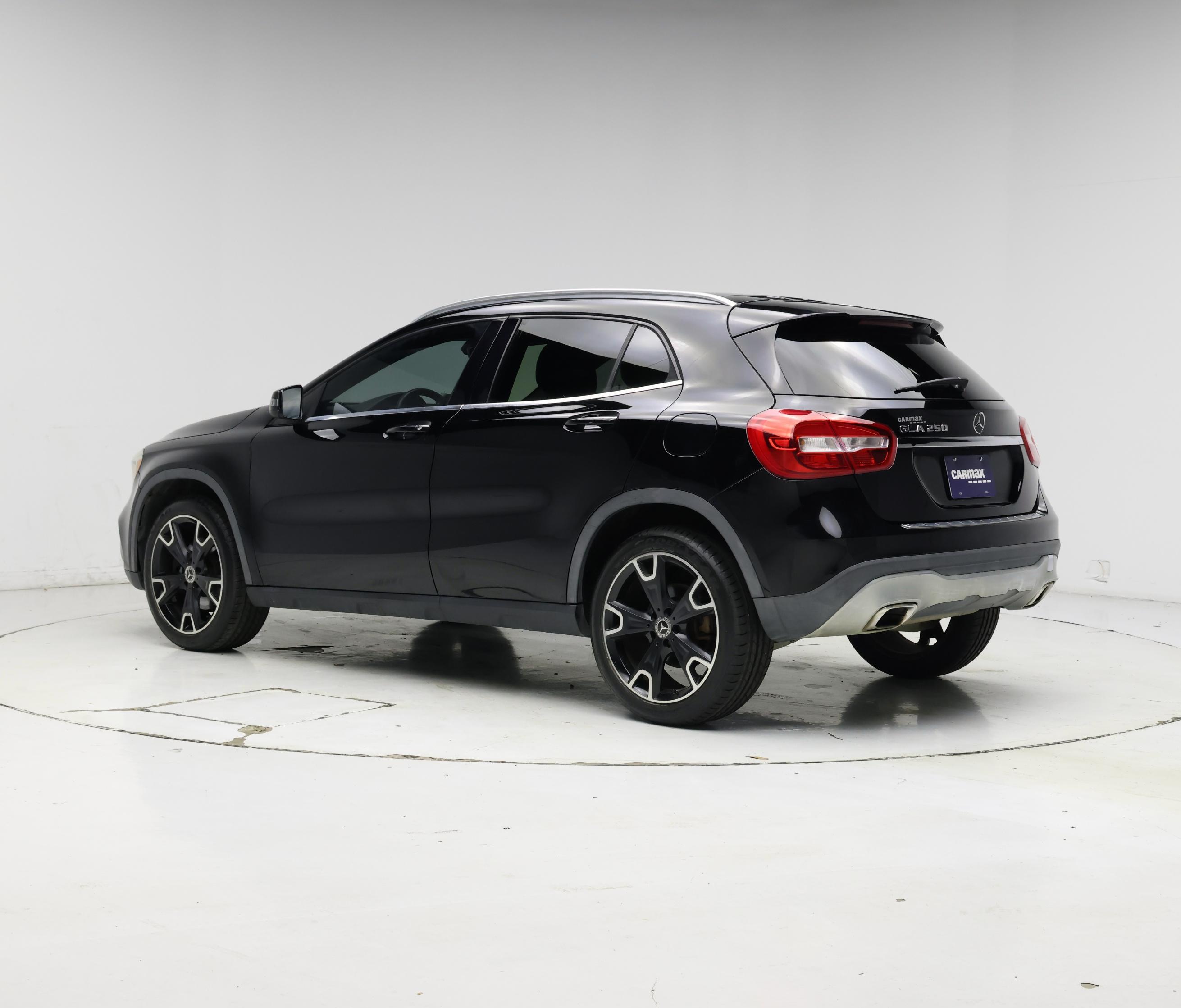 Thumbnail: 2018 Mercedes-Benz GLA - 2
