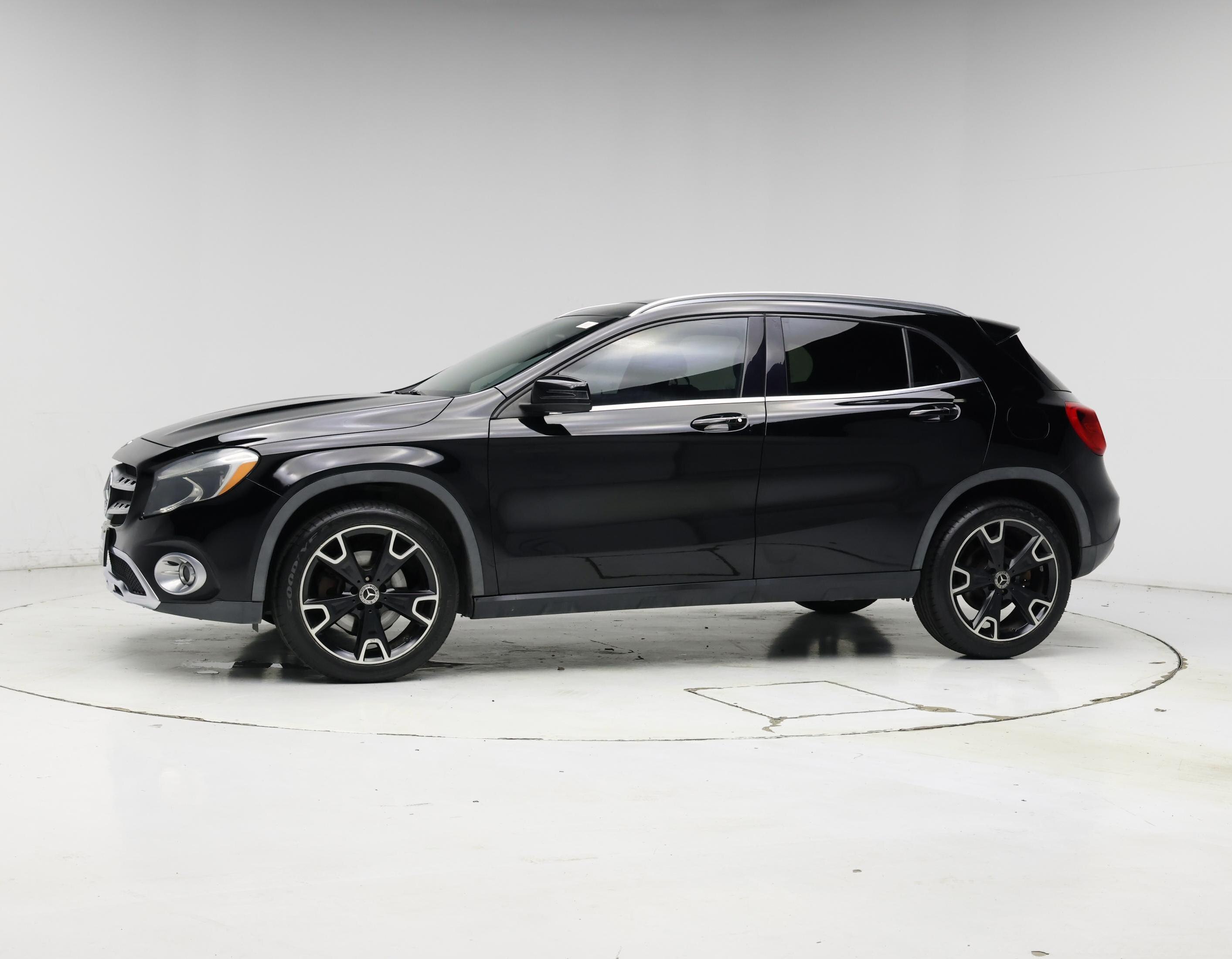 Thumbnail: 2018 Mercedes-Benz GLA - 3