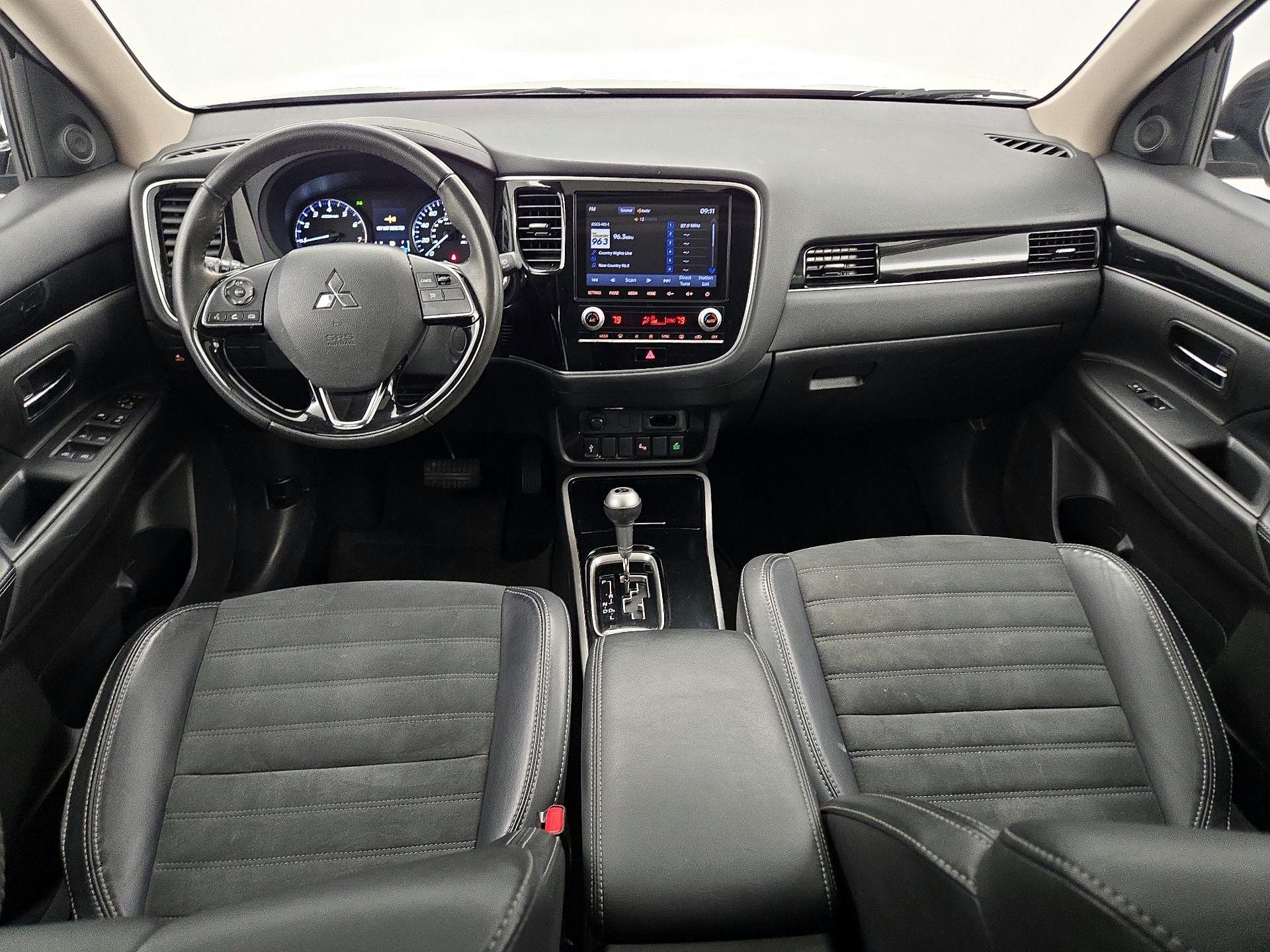 Thumbnail: 2020 Mitsubishi Outlander - 9