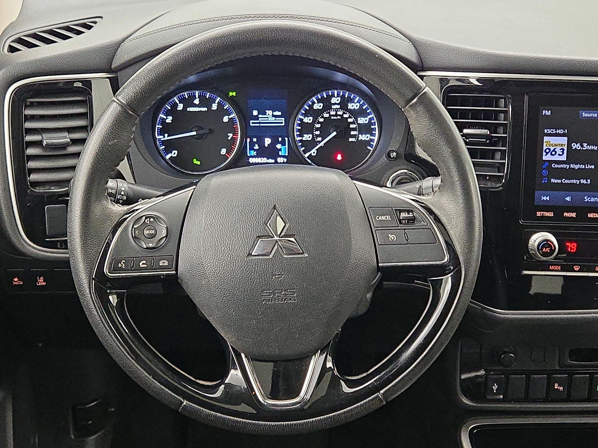 Thumbnail: 2020 Mitsubishi Outlander - 10