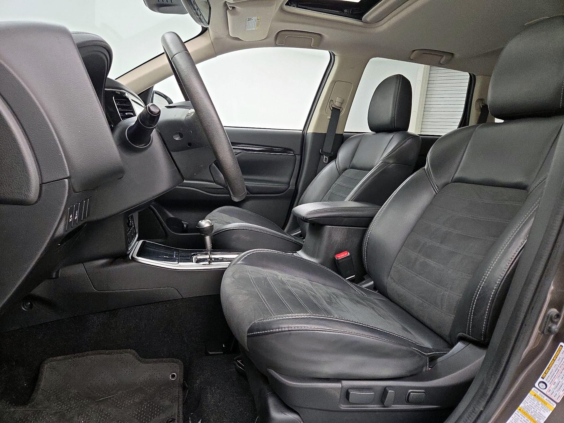 Thumbnail: 2020 Mitsubishi Outlander - 11