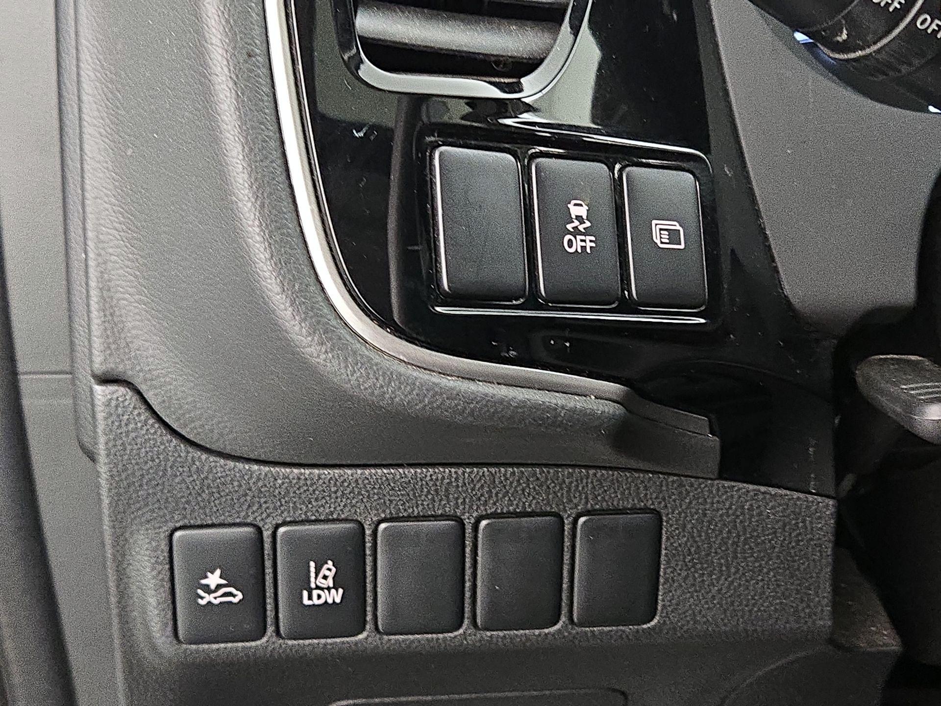 Thumbnail: 2020 Mitsubishi Outlander - 13