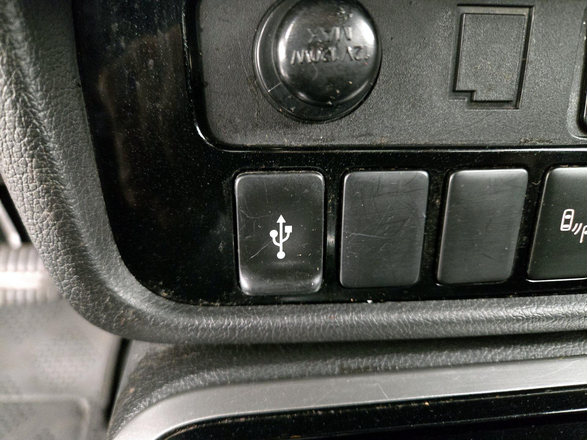 Thumbnail: 2020 Mitsubishi Outlander - 18