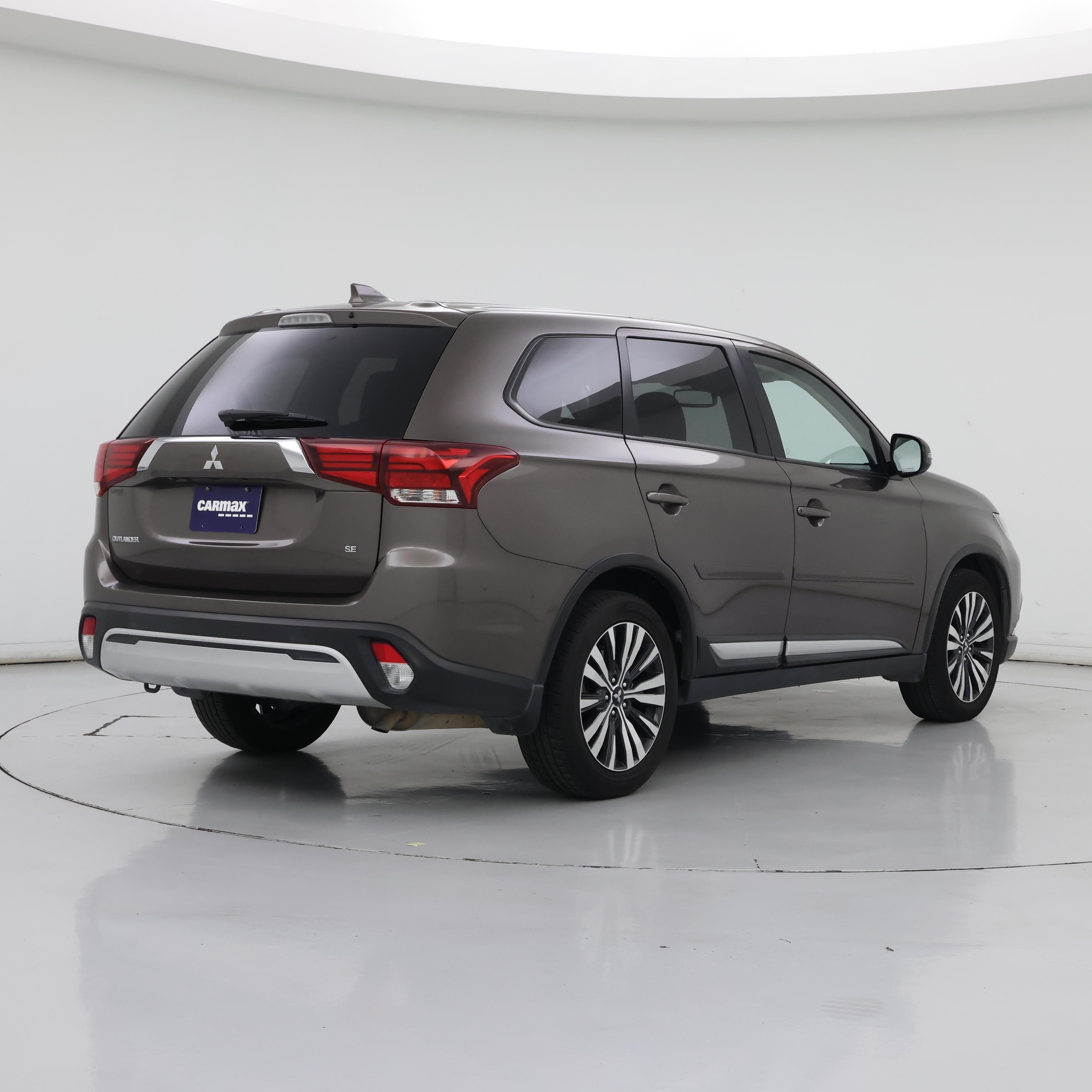 Thumbnail: 2020 Mitsubishi Outlander - 8