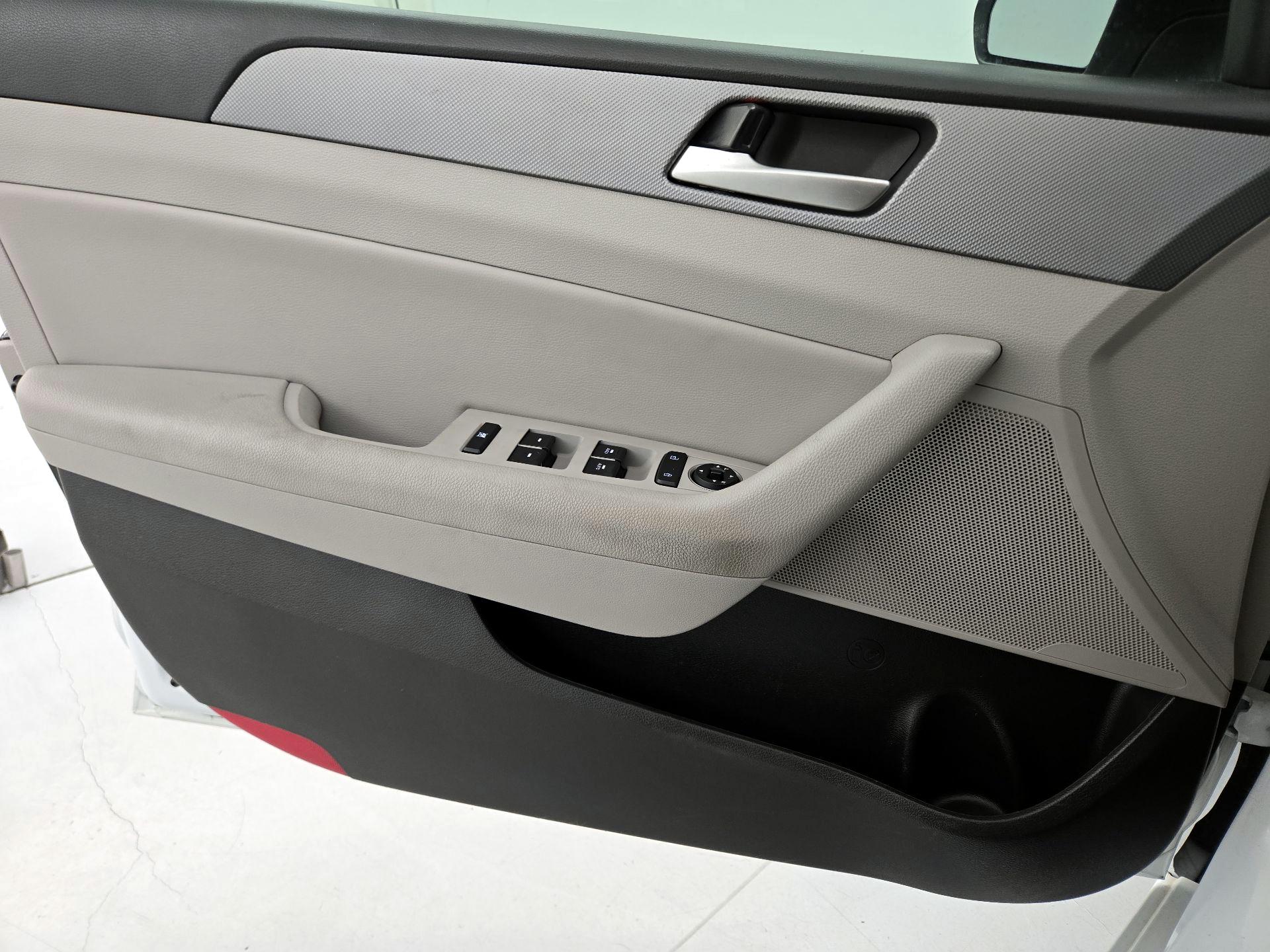 Thumbnail: 2018 Hyundai Sonata - 12