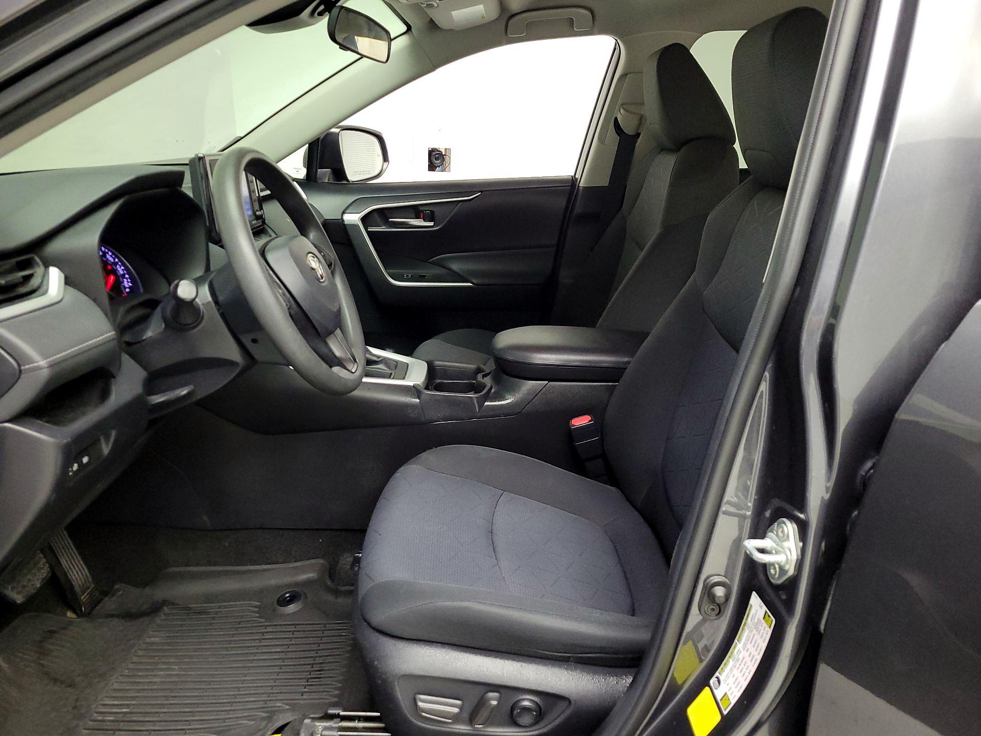 Thumbnail: 2021 Toyota RAV4 - 9