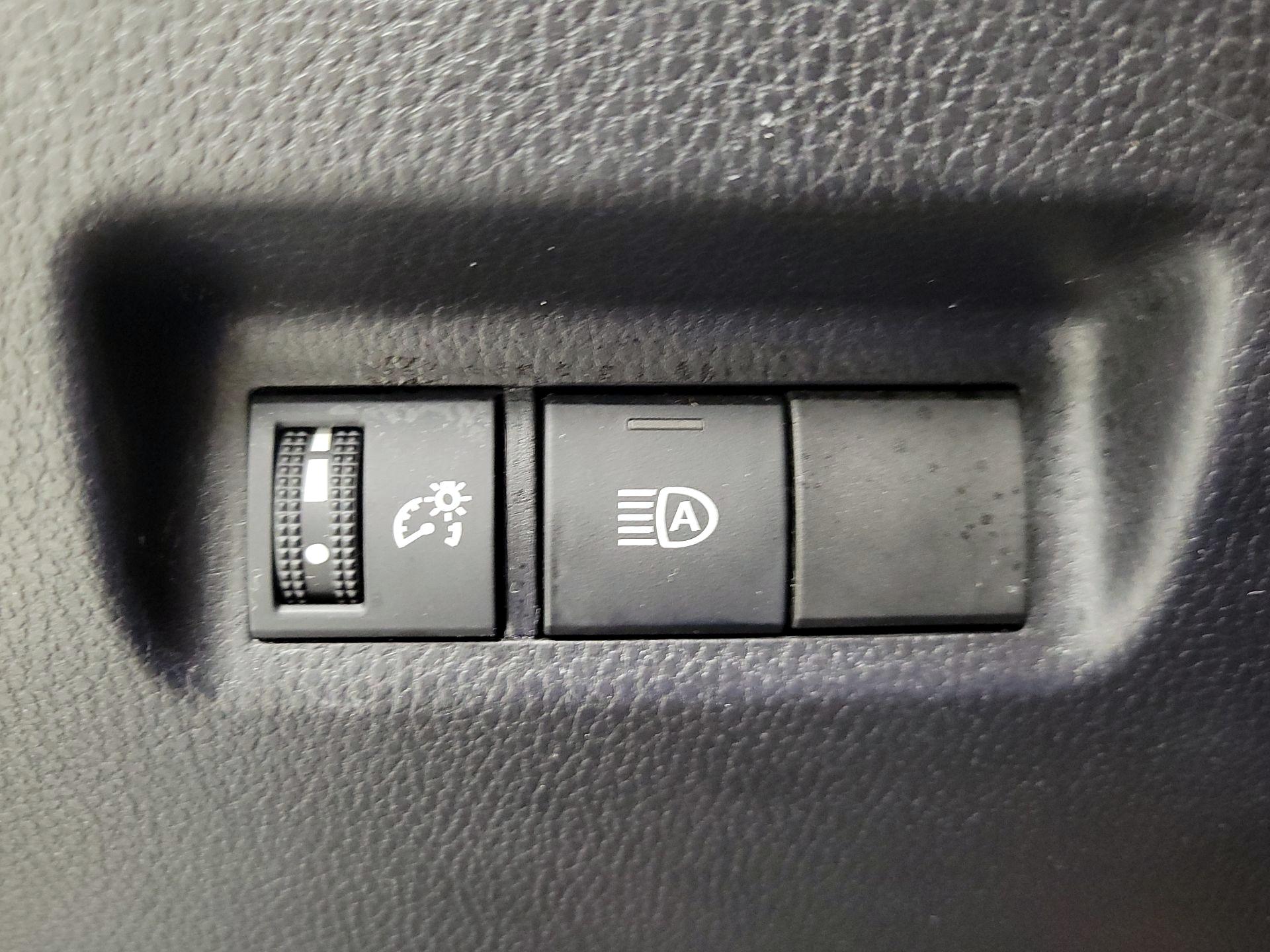 Thumbnail: 2021 Toyota RAV4 - 11