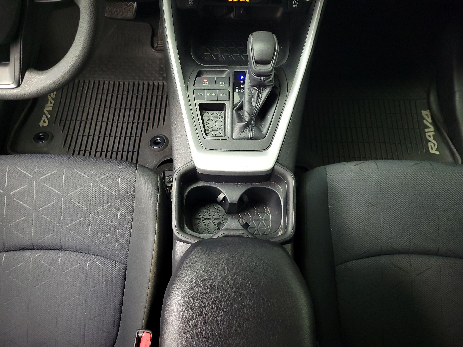 Thumbnail: 2021 Toyota RAV4 - 15