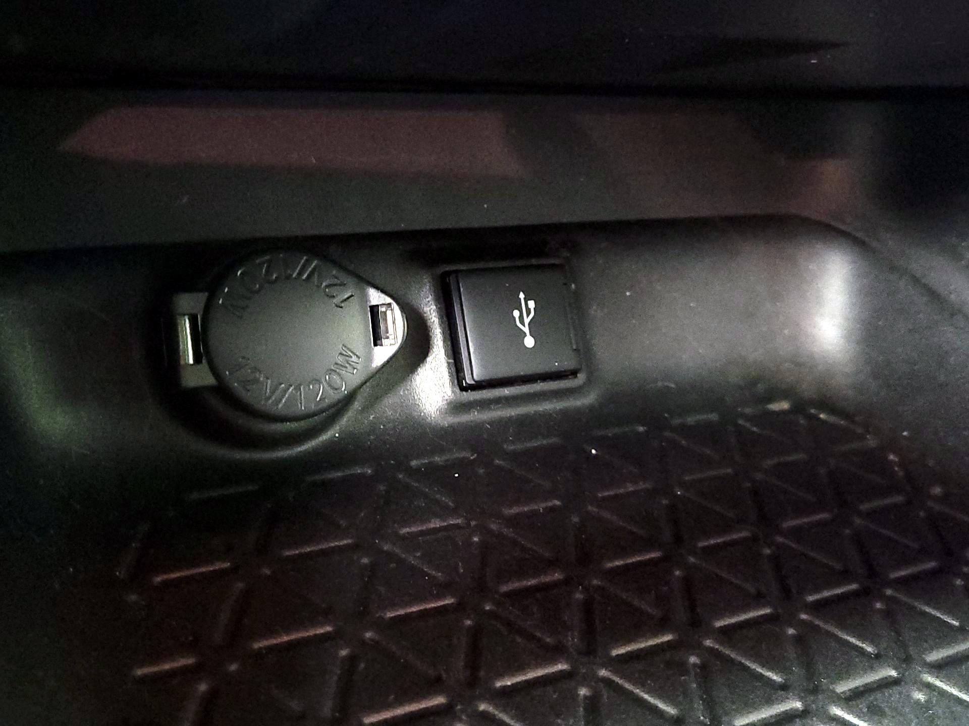 Thumbnail: 2021 Toyota RAV4 - 16