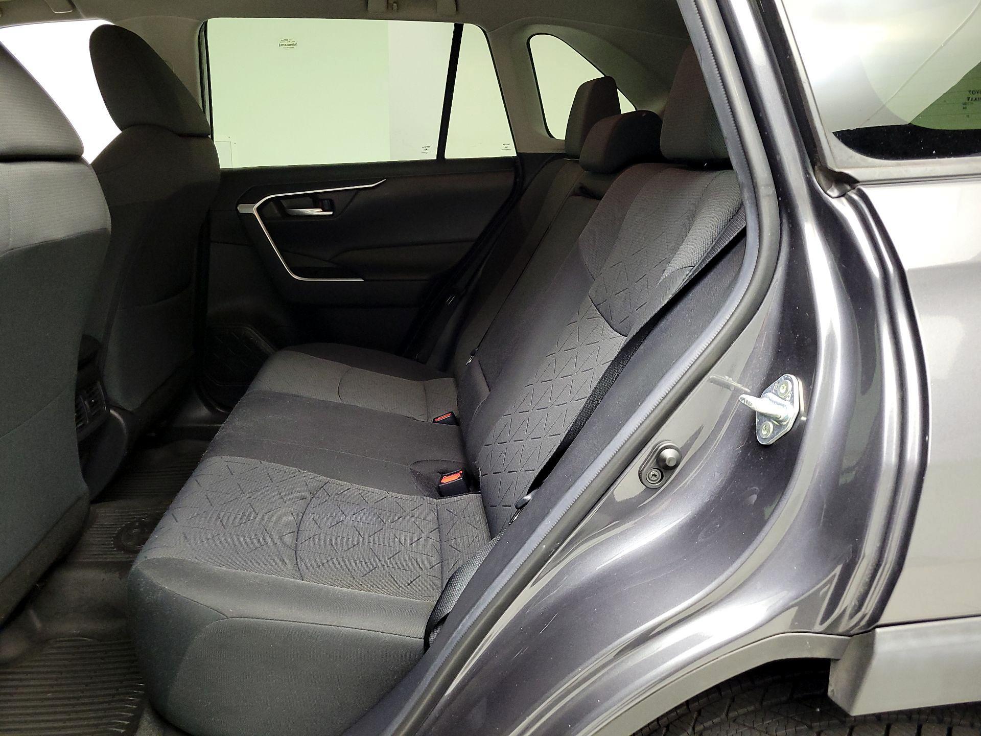 Thumbnail: 2021 Toyota RAV4 - 17