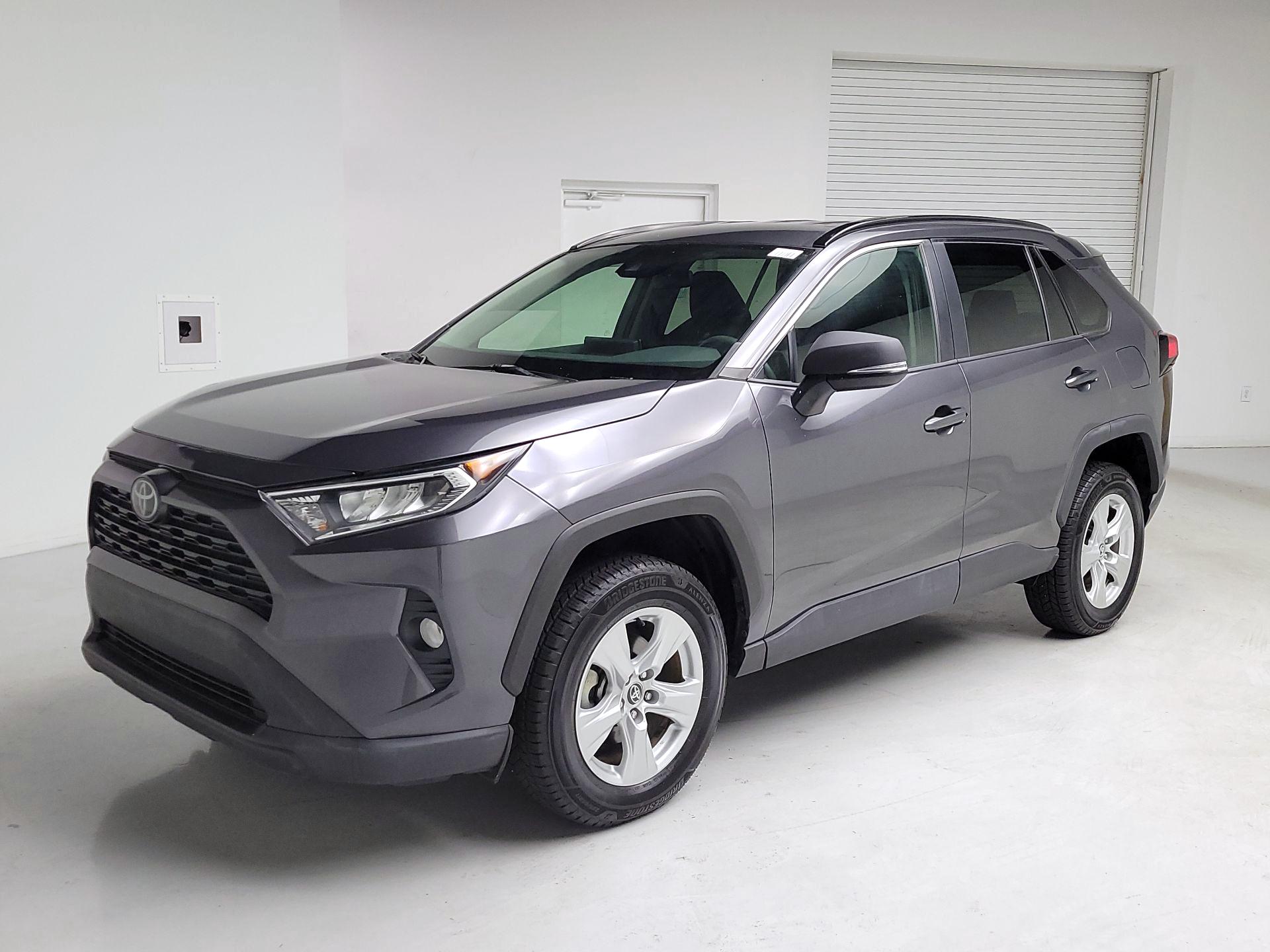 Thumbnail: 2021 Toyota RAV4 - 3