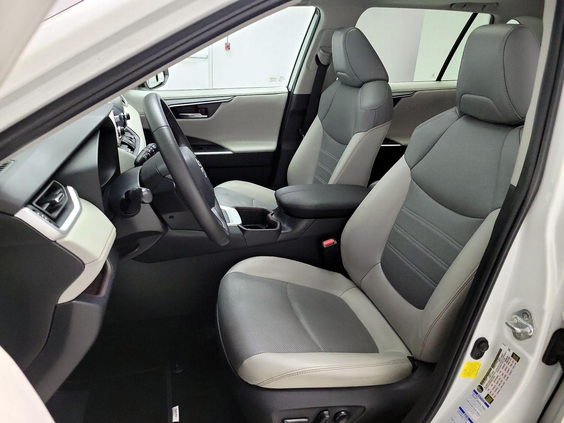 Thumbnail: 2022 Toyota RAV4 - 11