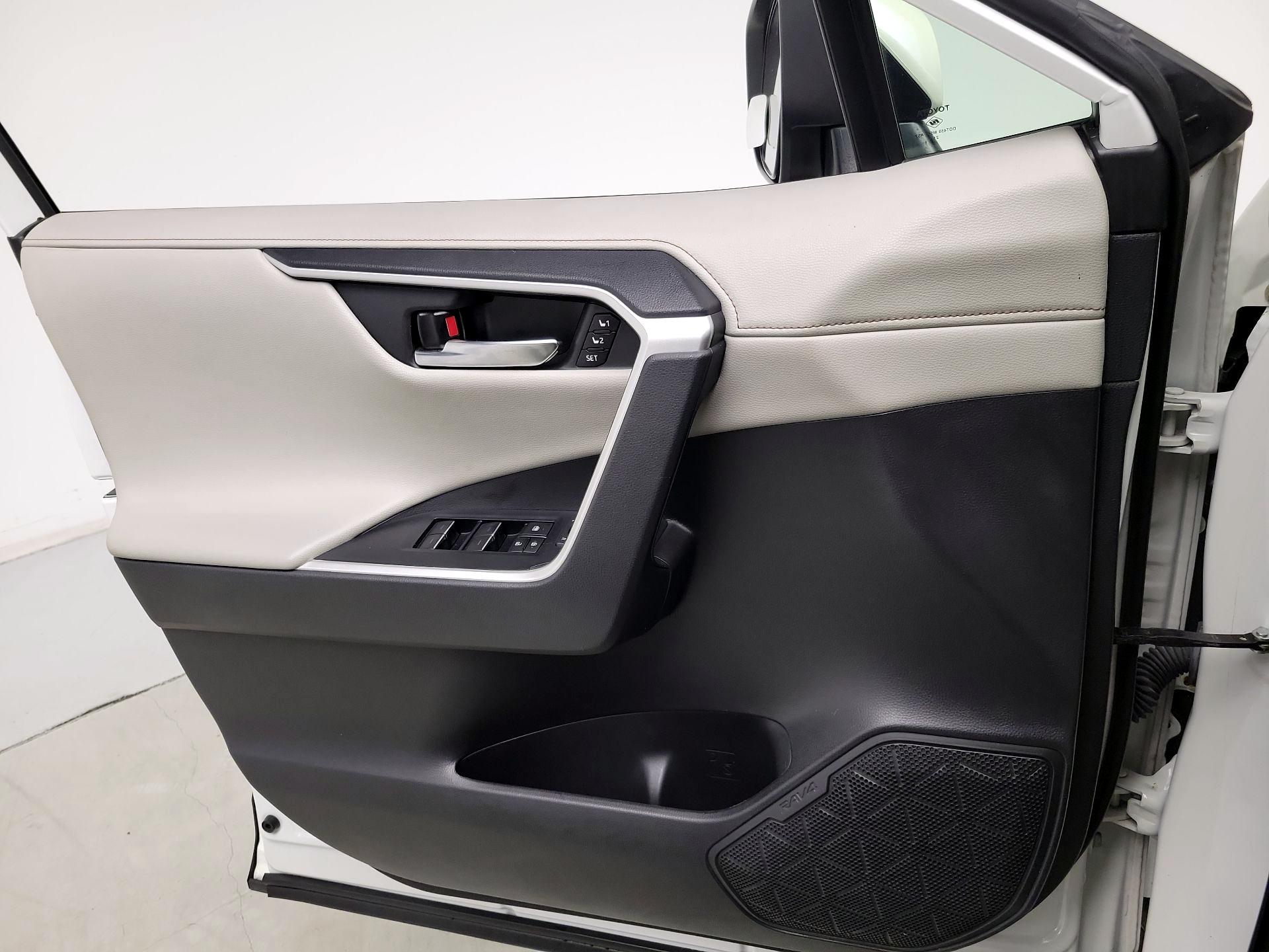 Thumbnail: 2022 Toyota RAV4 - 12