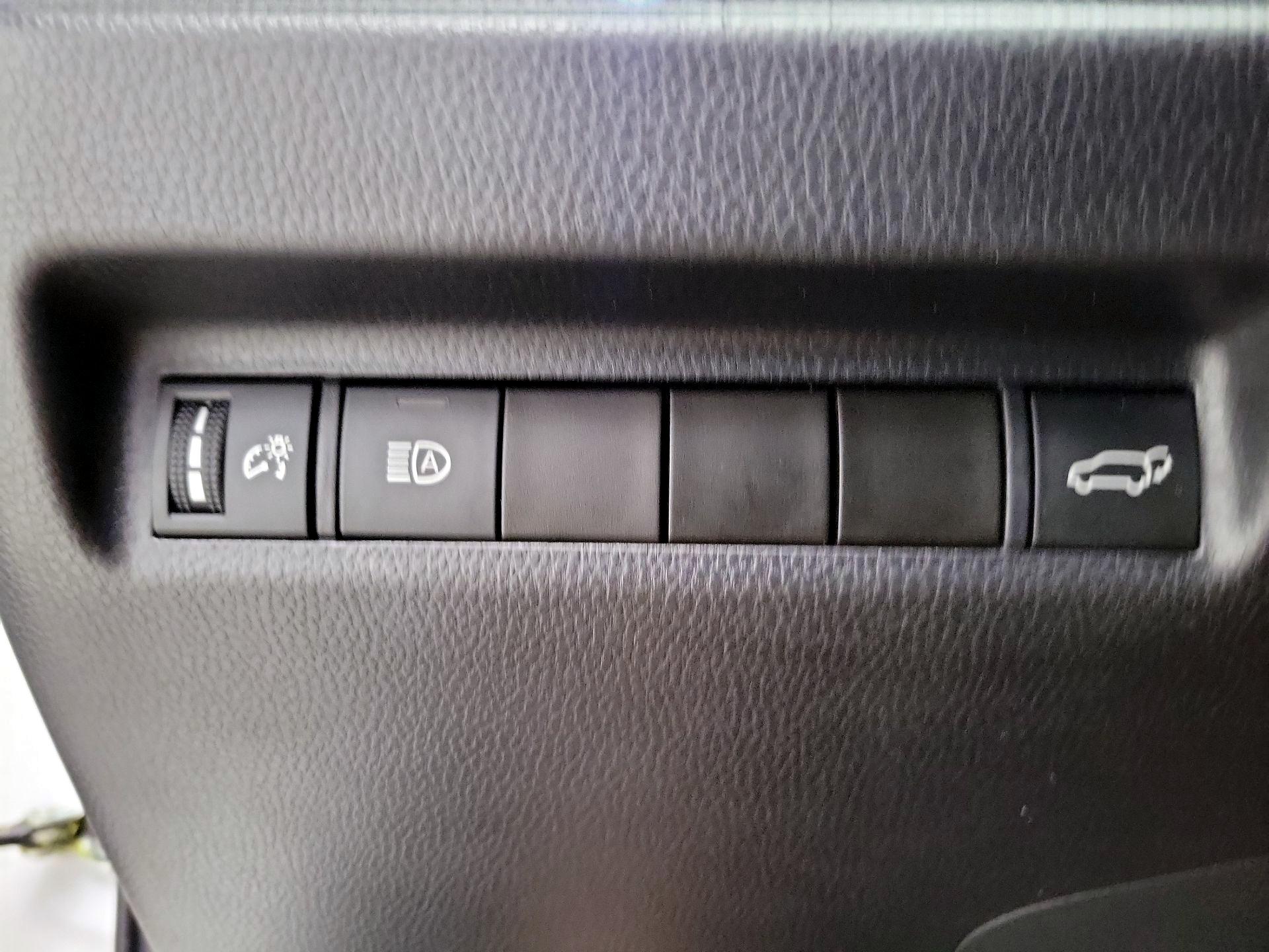 Thumbnail: 2022 Toyota RAV4 - 13