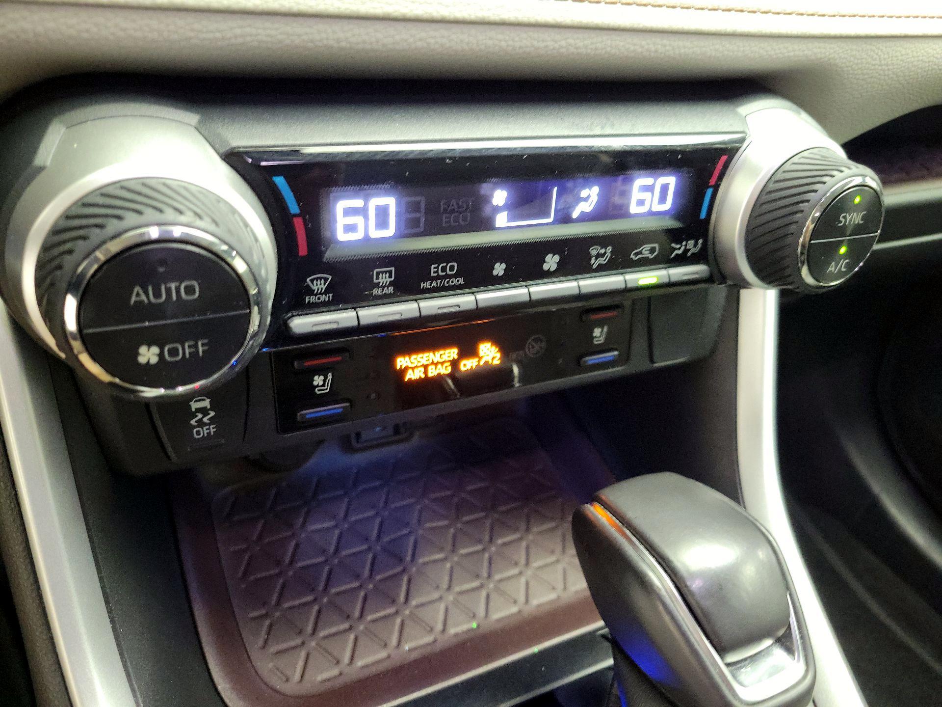 Thumbnail: 2022 Toyota RAV4 - 17