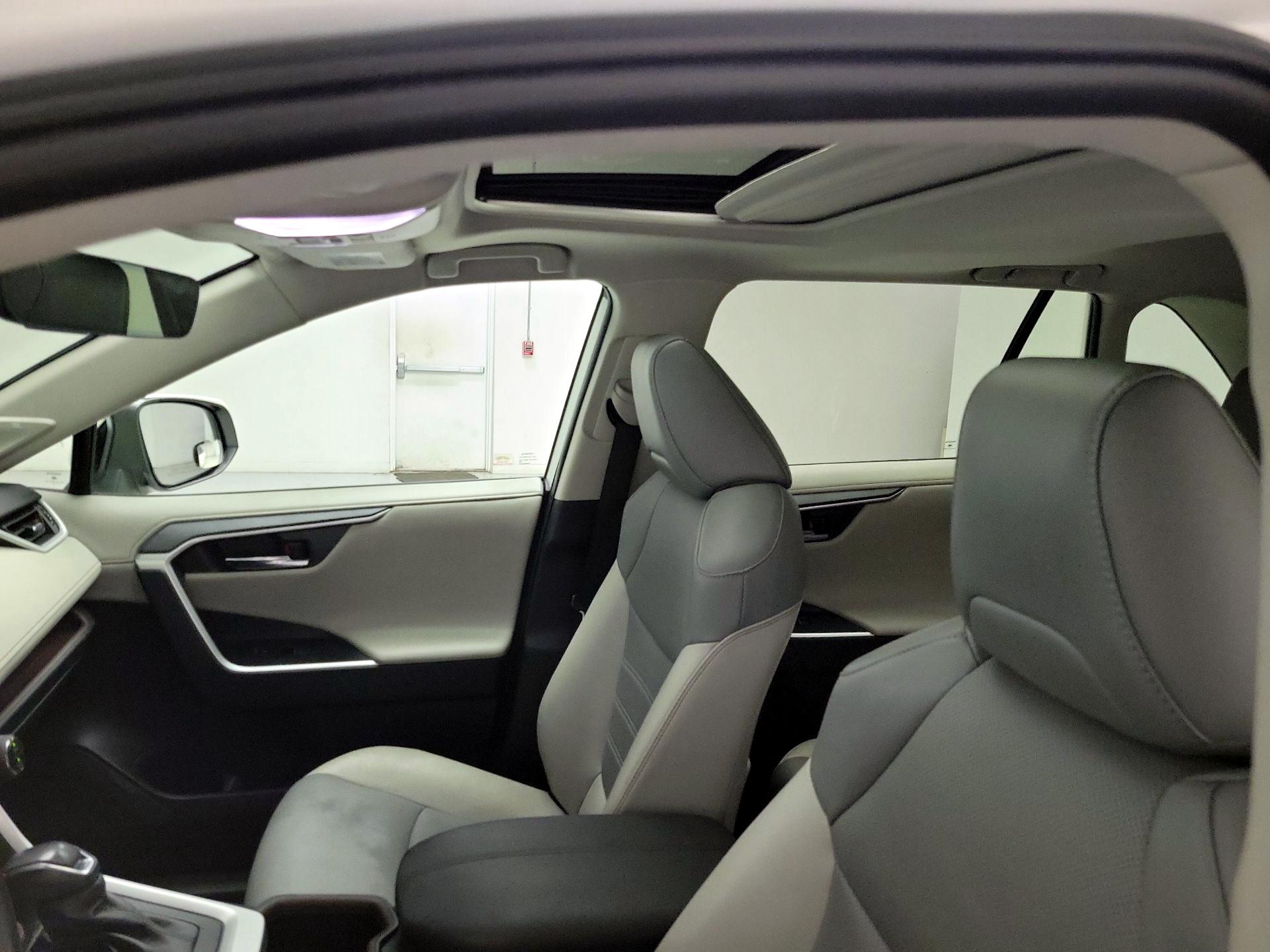 Thumbnail: 2022 Toyota RAV4 - 20