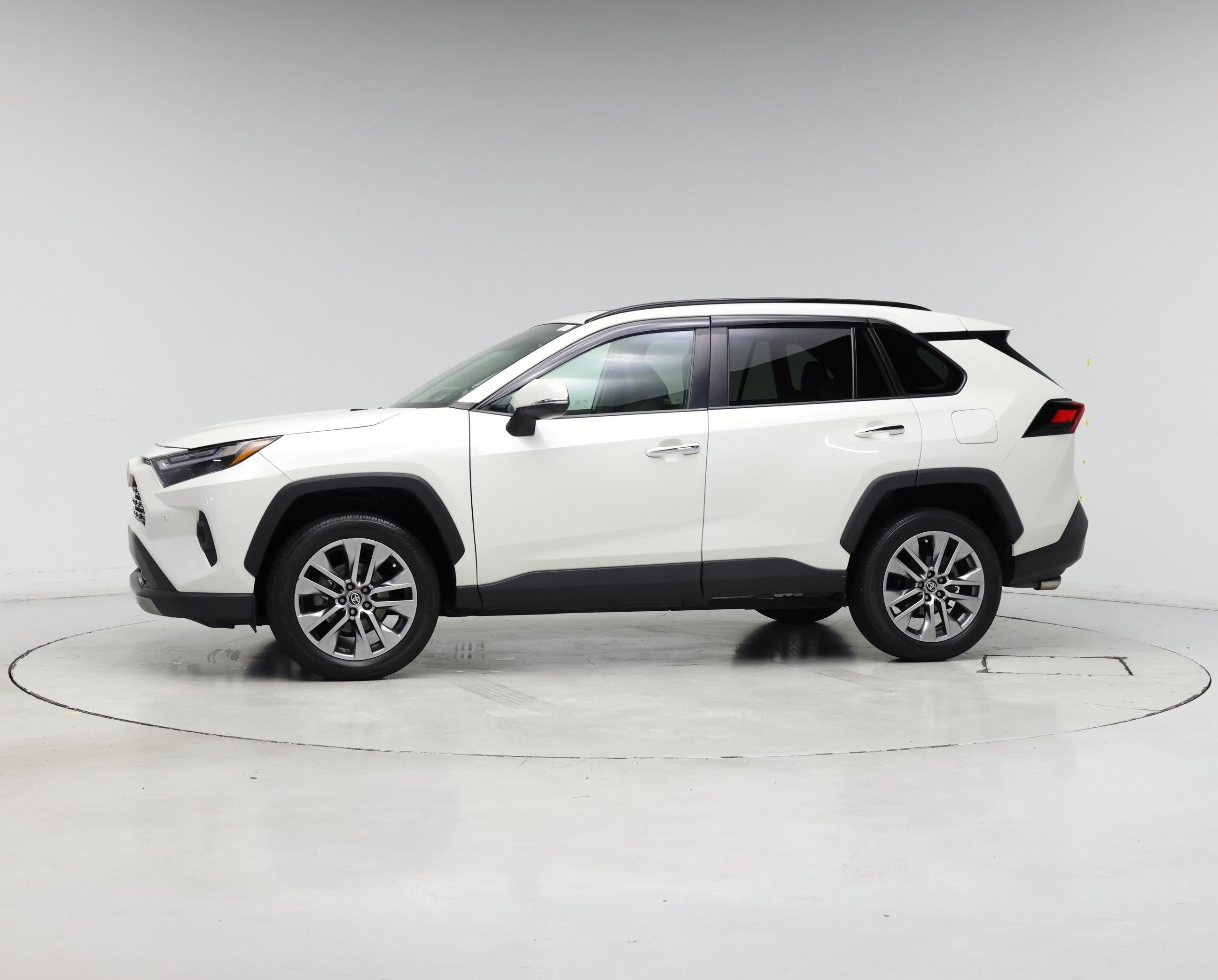 Thumbnail: 2022 Toyota RAV4 - 3