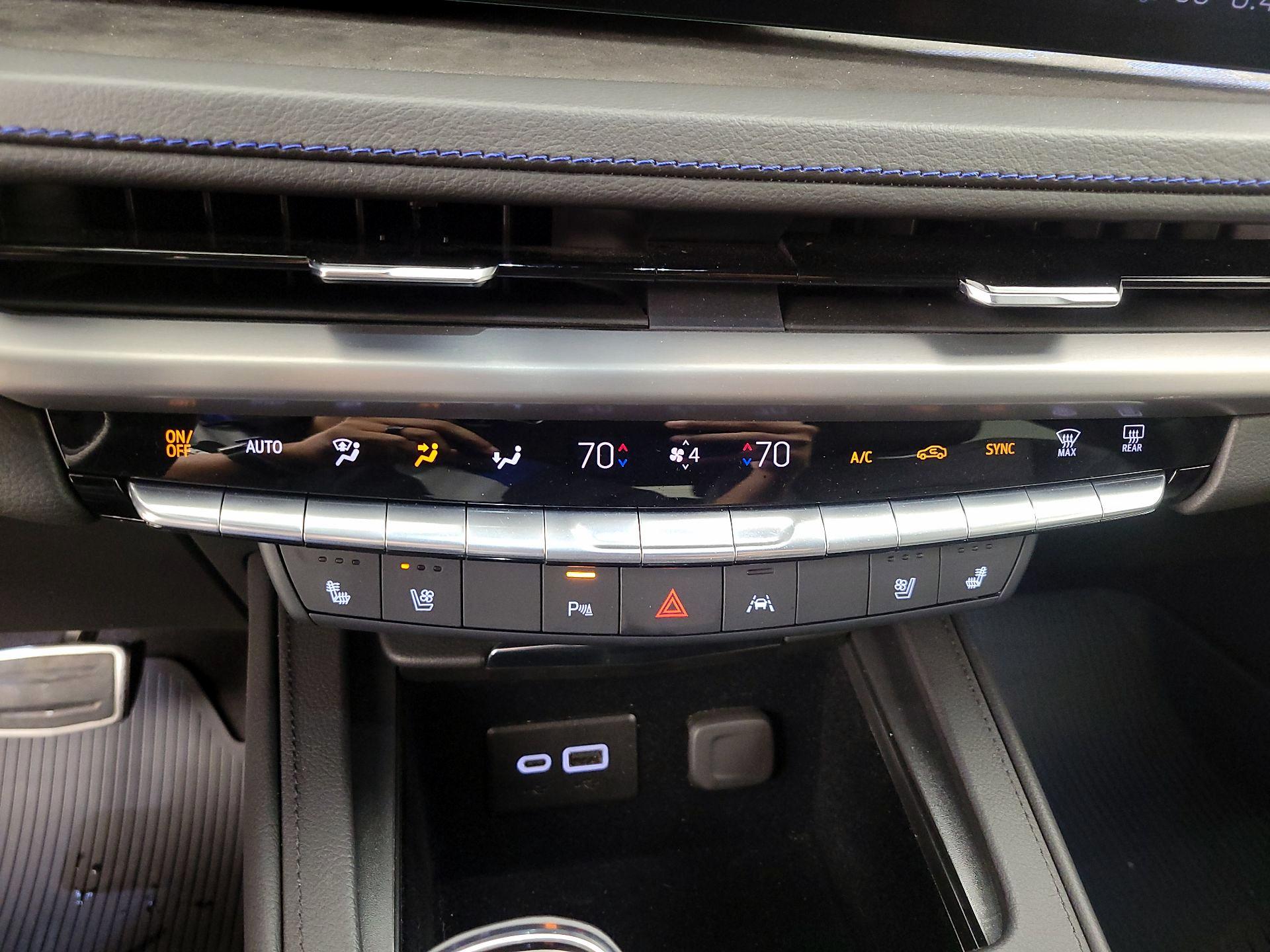 Thumbnail: 2024 Cadillac XT4 - 16