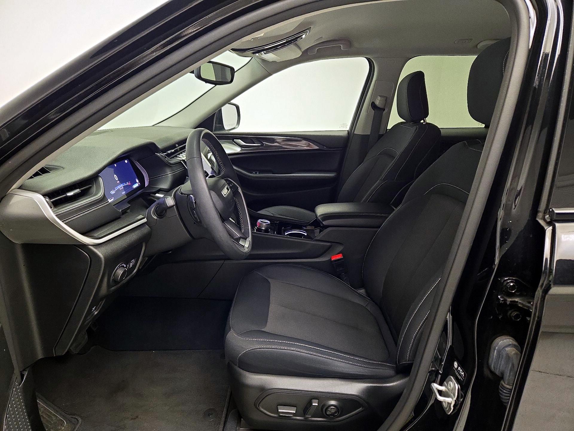 Thumbnail: 2023 Jeep Grand Cherokee - 11