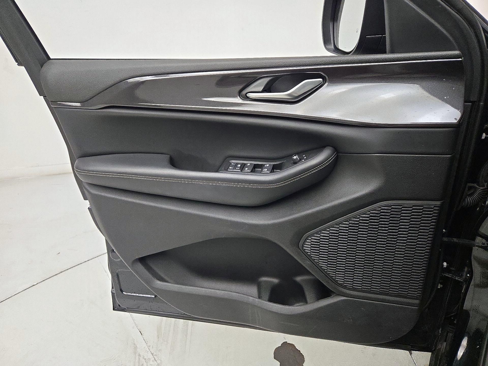 Thumbnail: 2023 Jeep Grand Cherokee - 12