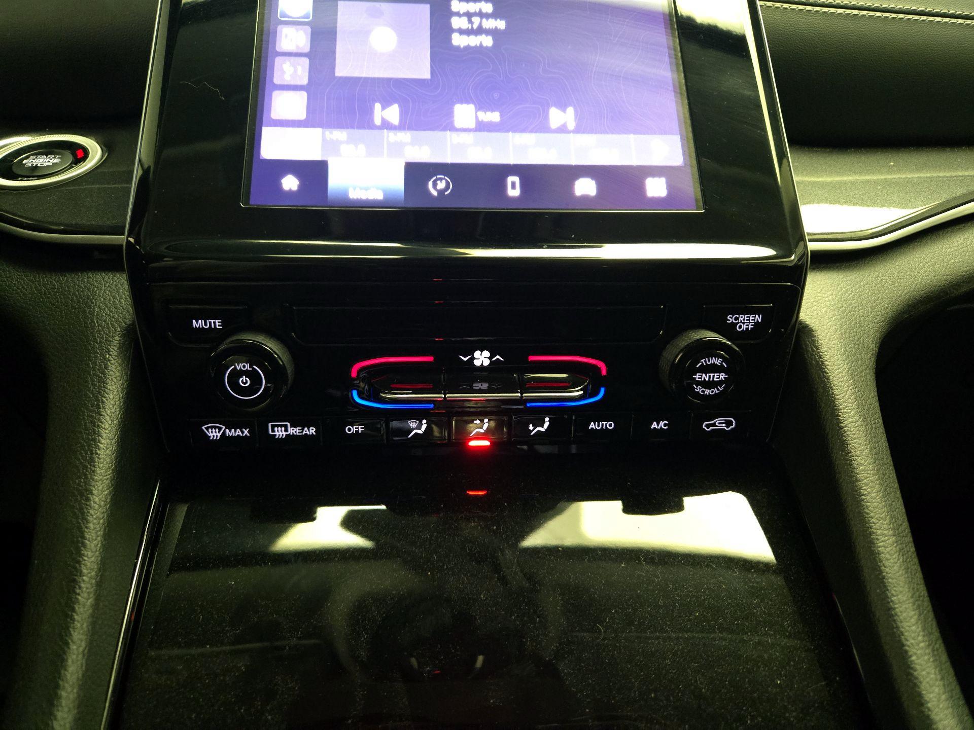 Thumbnail: 2023 Jeep Grand Cherokee - 16