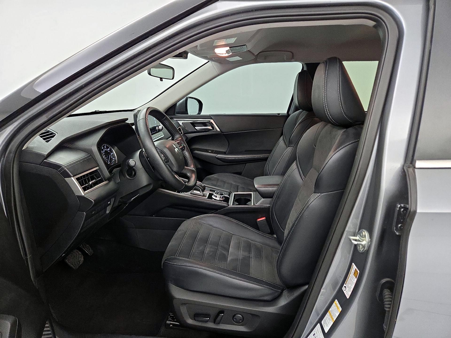 Thumbnail: 2024 Mitsubishi Outlander - 11