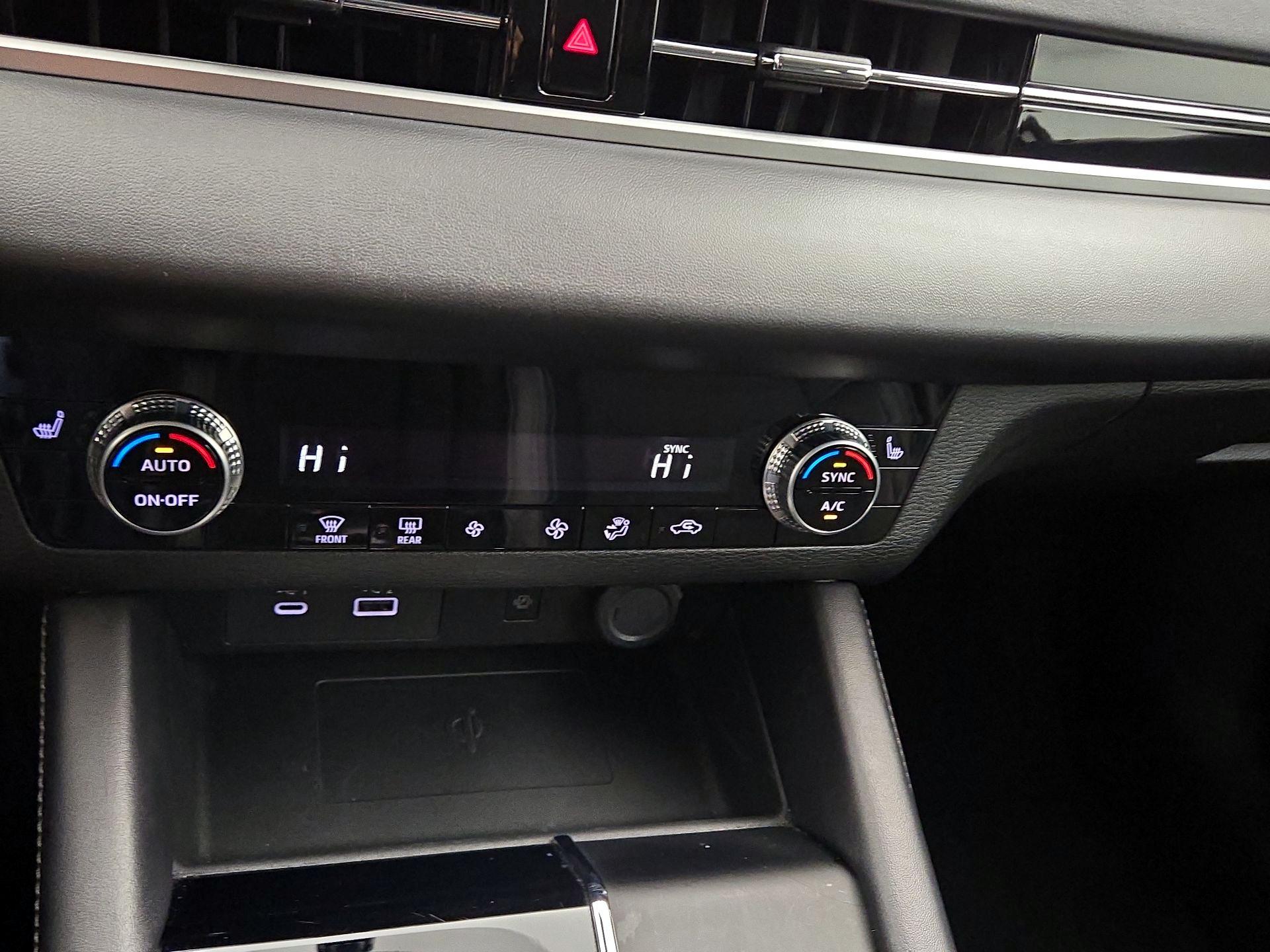 Thumbnail: 2024 Mitsubishi Outlander - 17