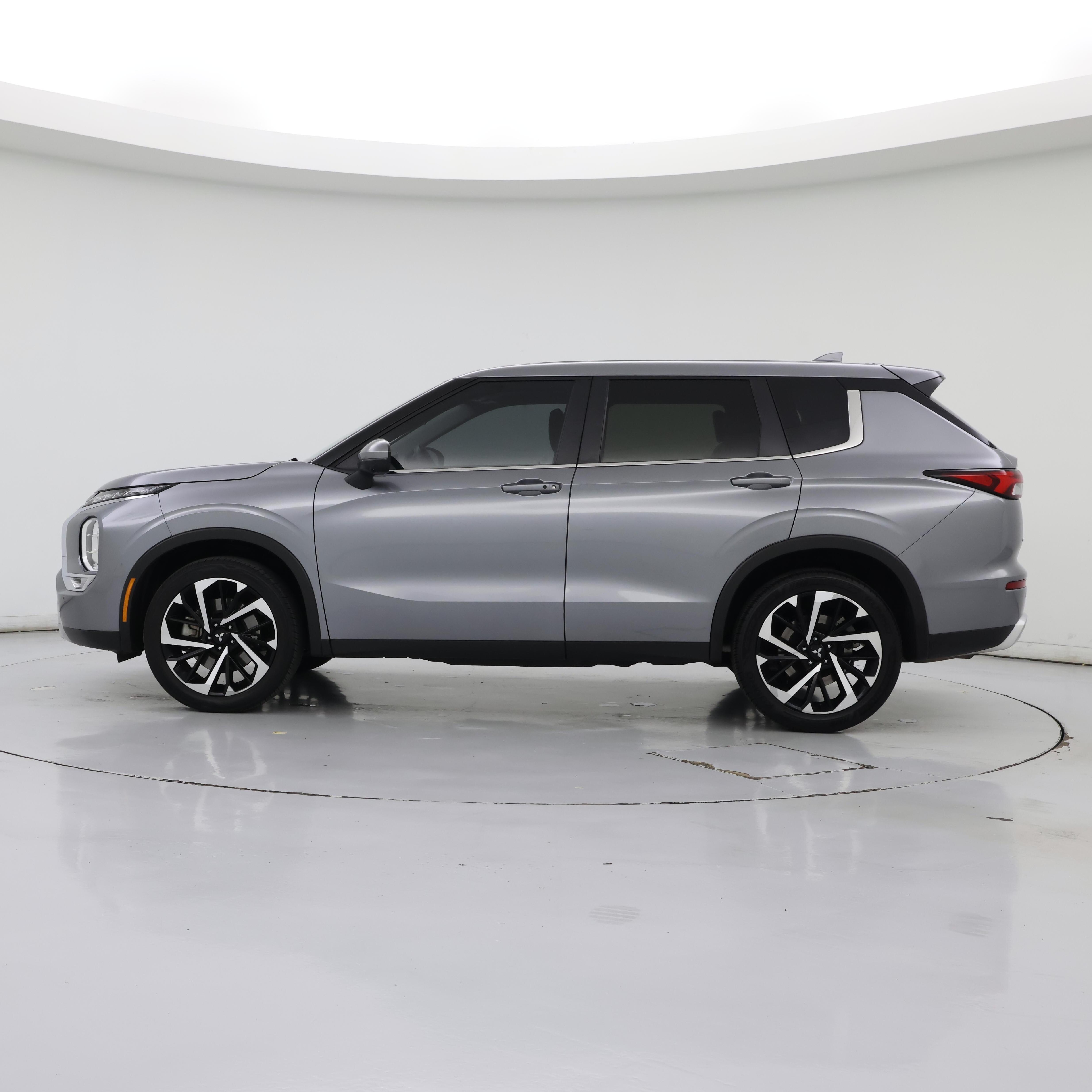 Thumbnail: 2024 Mitsubishi Outlander - 3