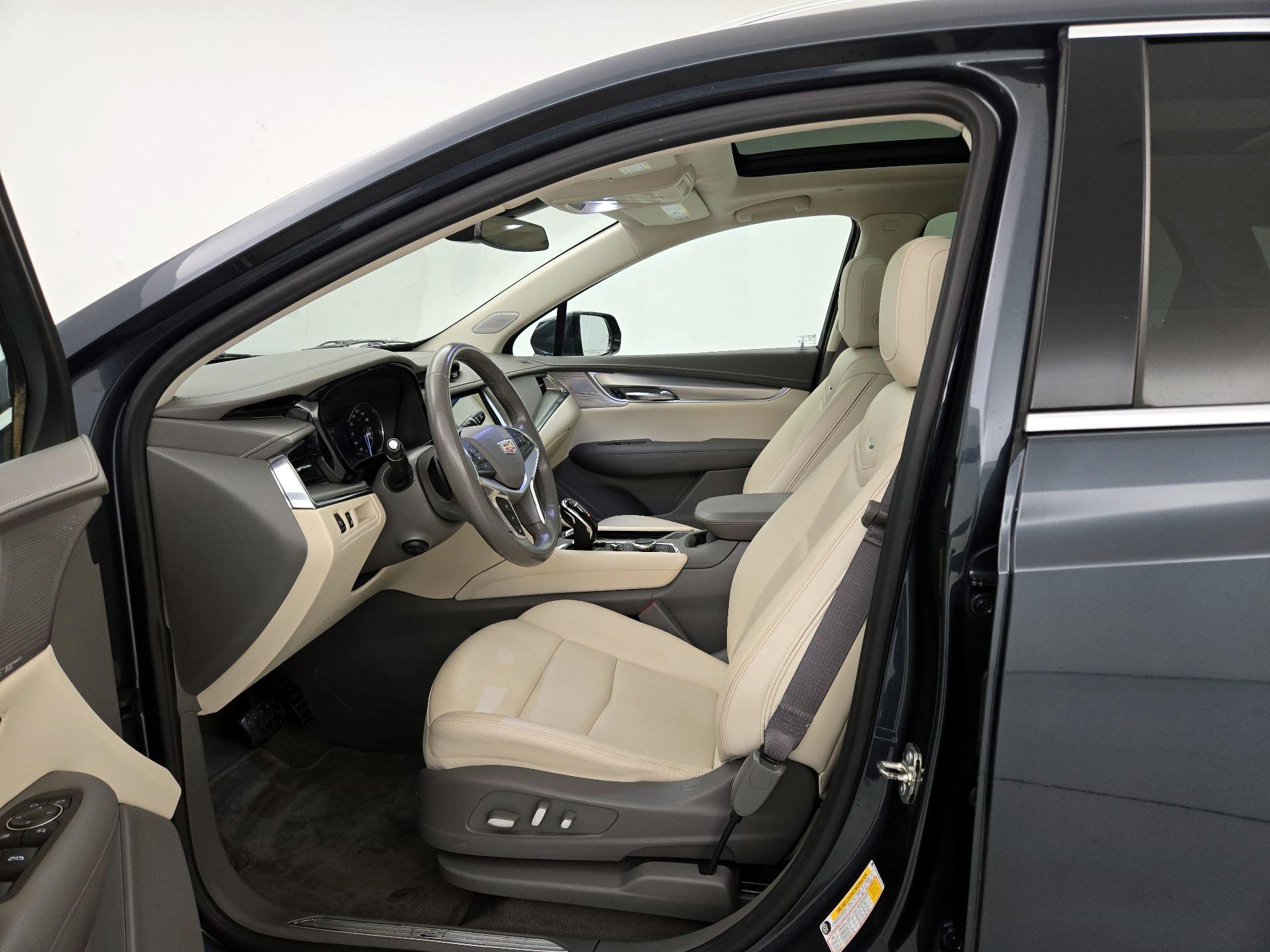 Thumbnail: 2021 Cadillac XT5 - 11