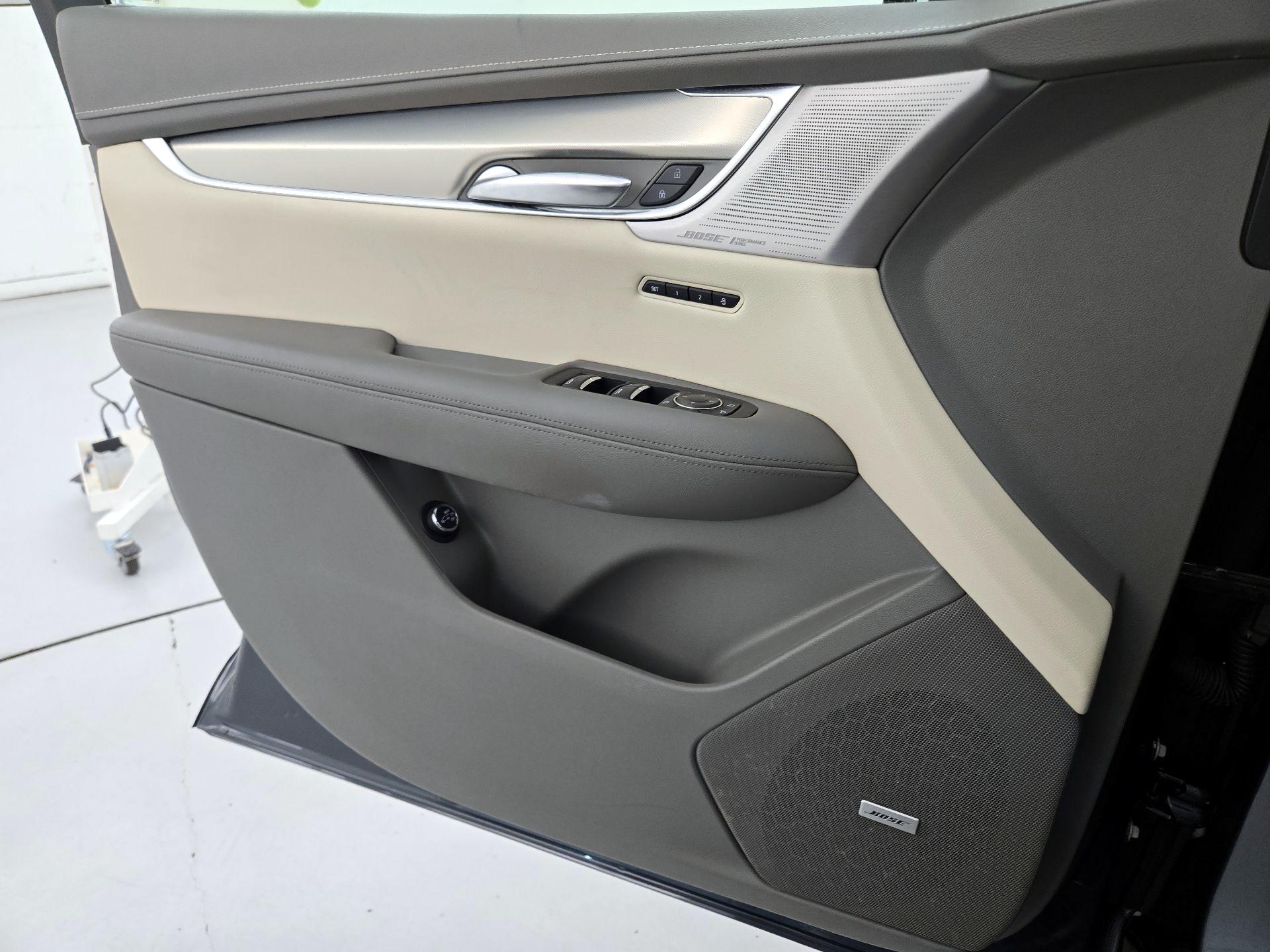 Thumbnail: 2021 Cadillac XT5 - 12