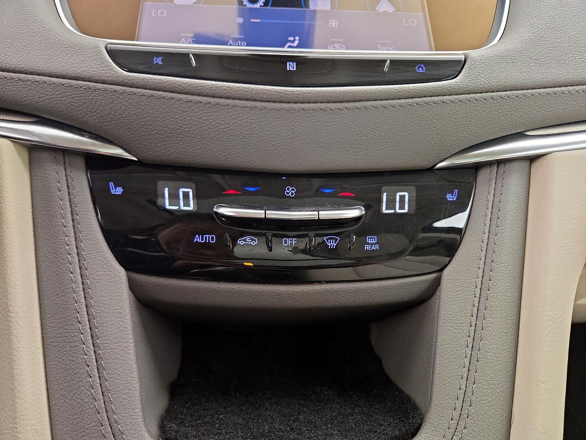 Thumbnail: 2021 Cadillac XT5 - 17