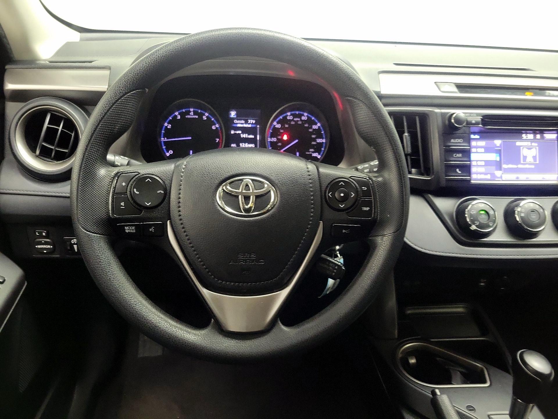 Thumbnail: 2018 Toyota RAV4 - 10