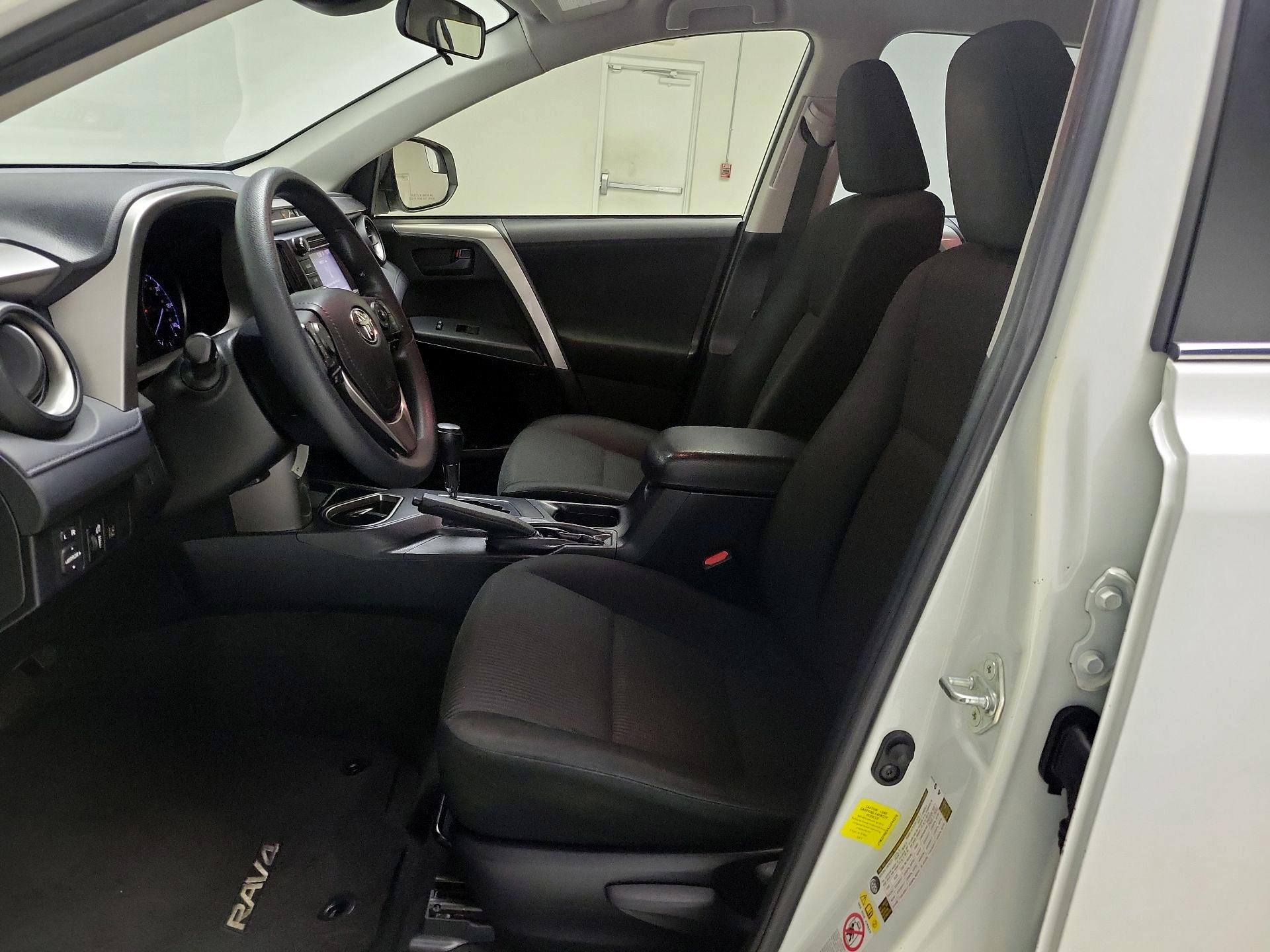 Thumbnail: 2018 Toyota RAV4 - 11