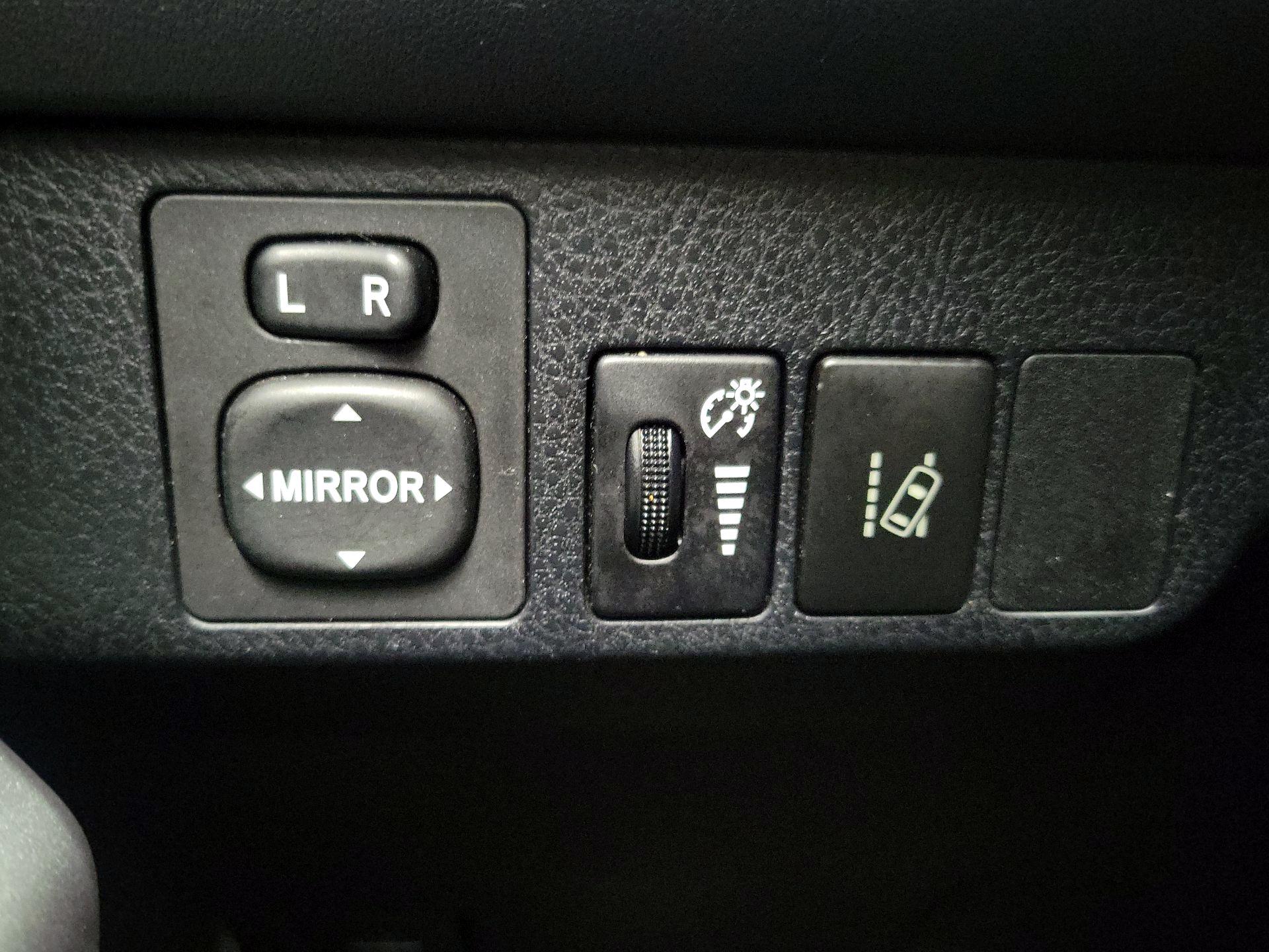 Thumbnail: 2018 Toyota RAV4 - 13