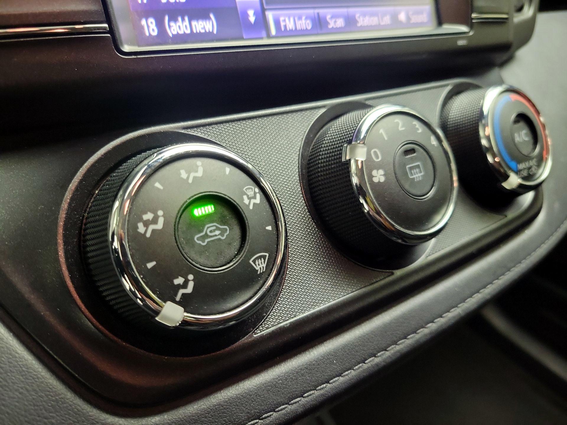 Thumbnail: 2018 Toyota RAV4 - 16