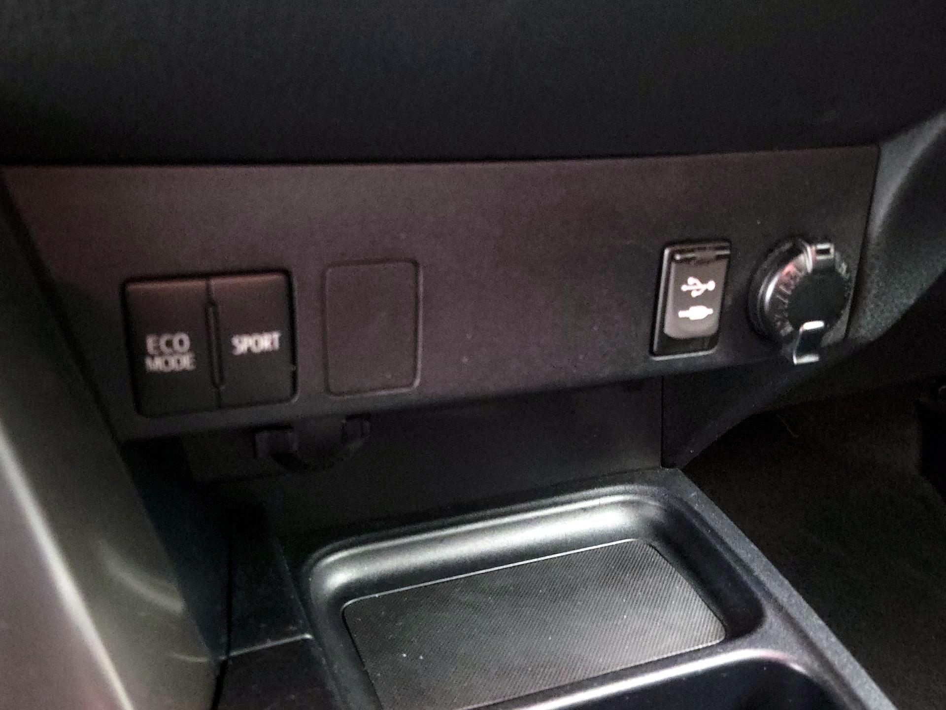 Thumbnail: 2018 Toyota RAV4 - 18