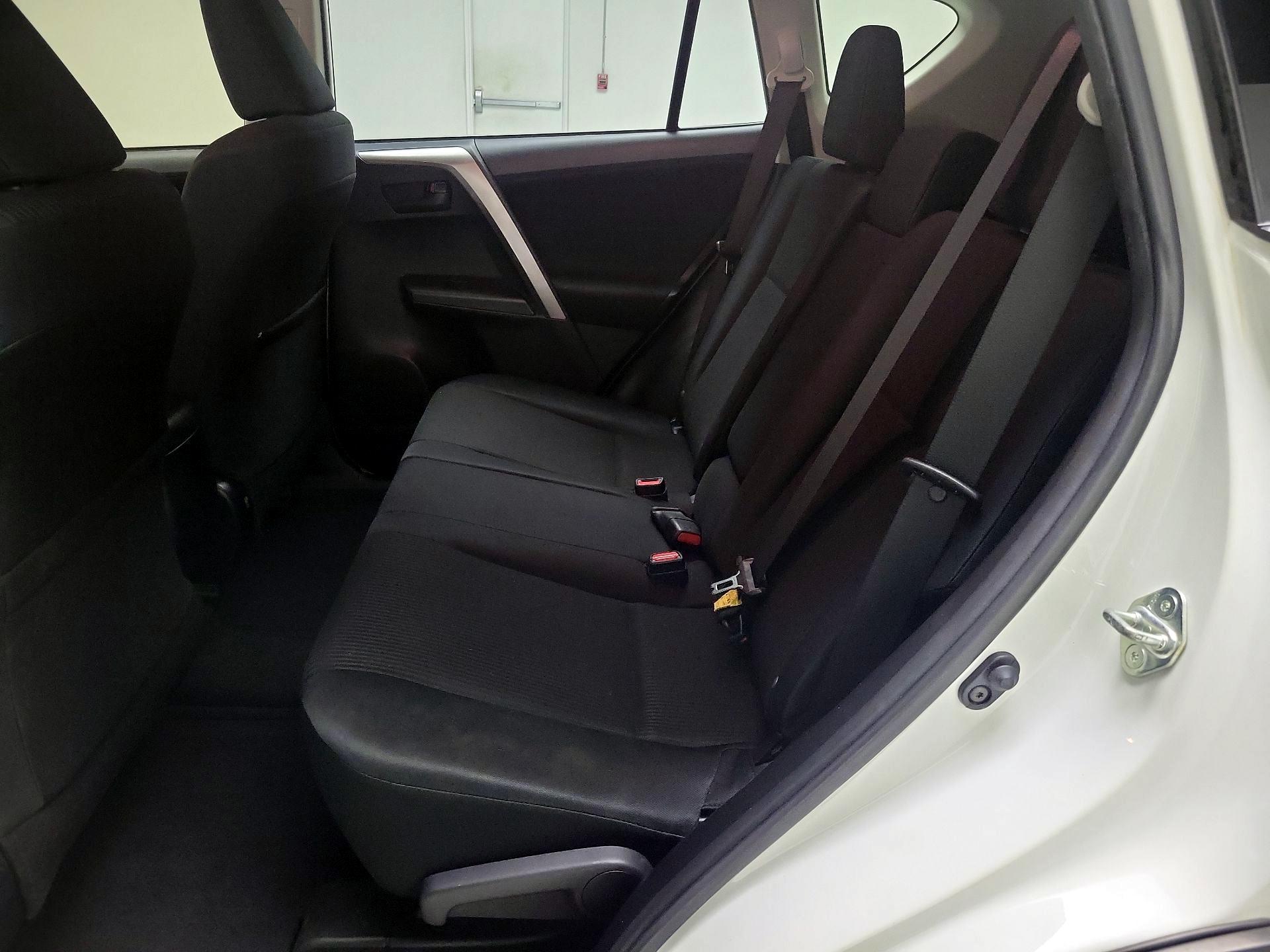 Thumbnail: 2018 Toyota RAV4 - 19