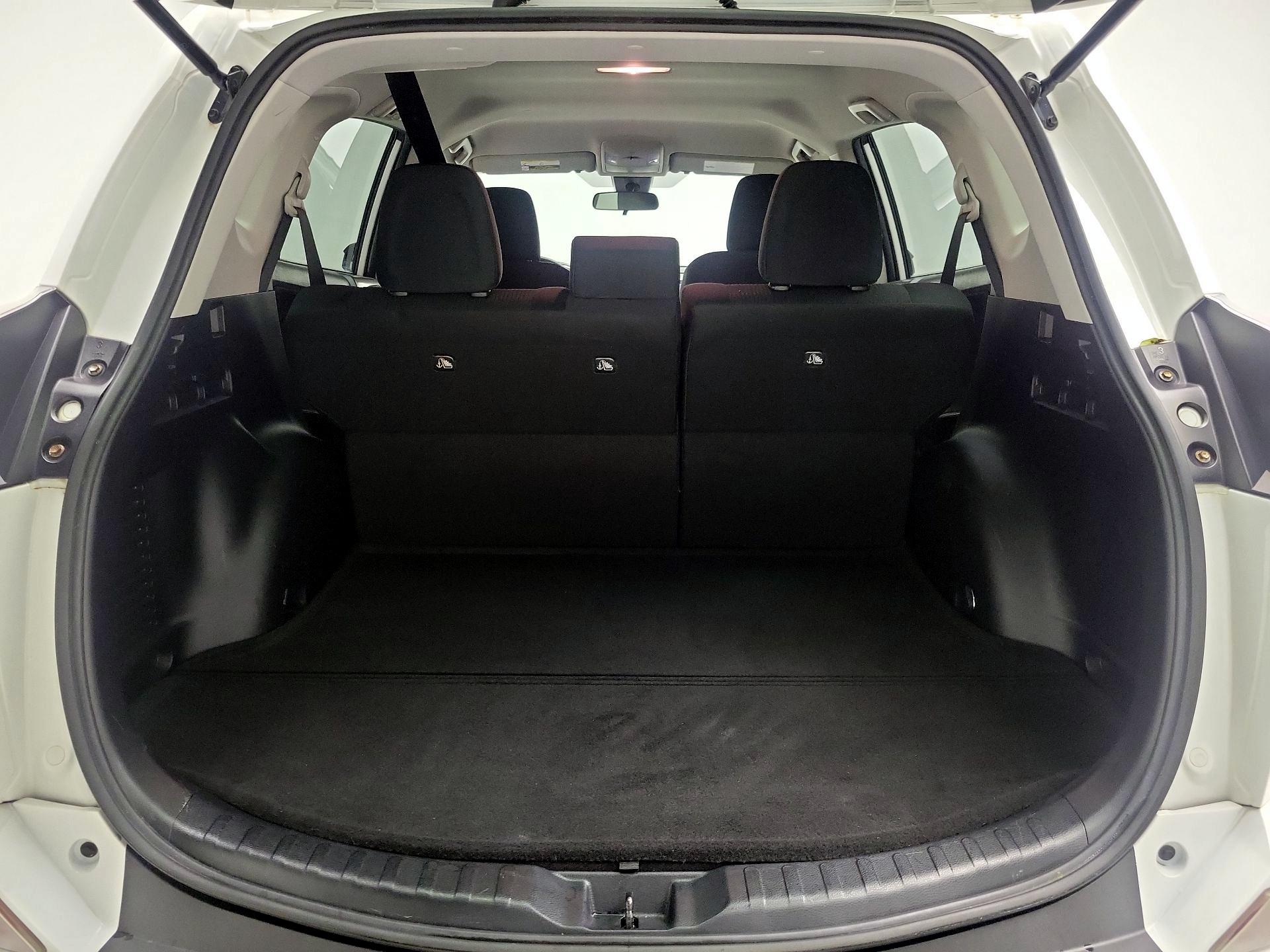 Thumbnail: 2018 Toyota RAV4 - 20