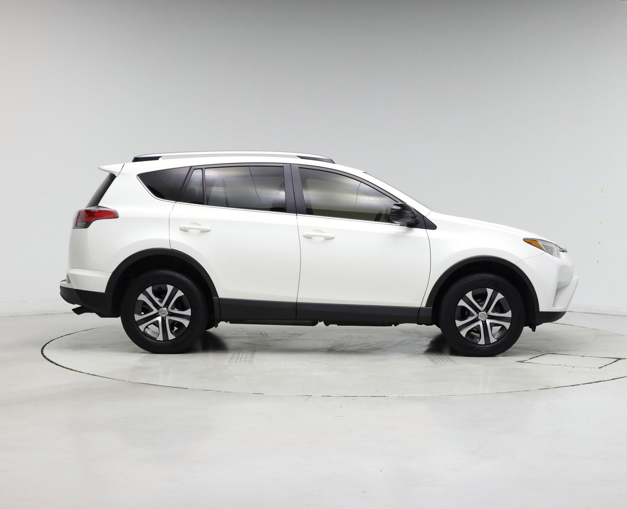 Thumbnail: 2018 Toyota RAV4 - 7