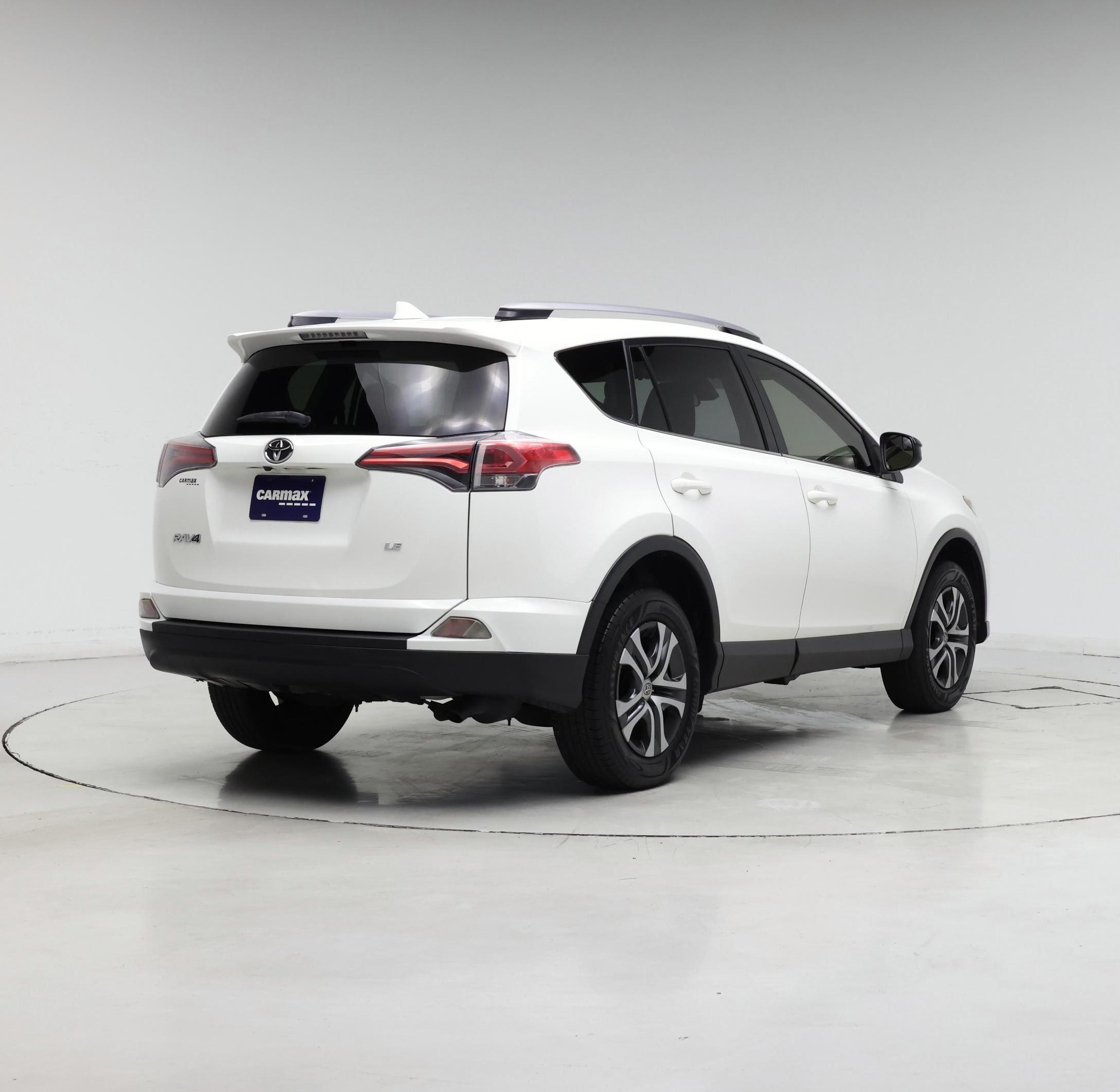 Thumbnail: 2018 Toyota RAV4 - 8