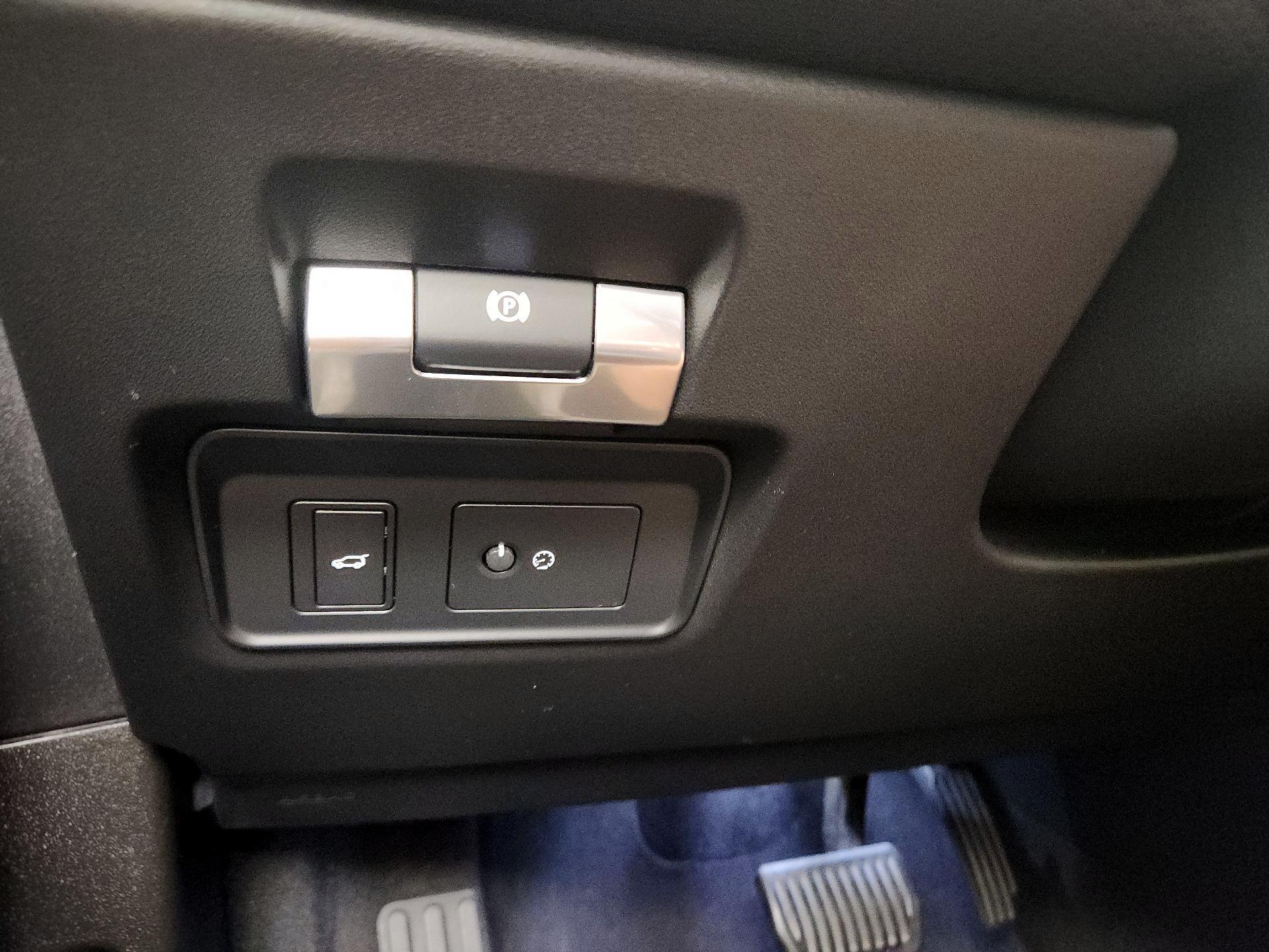 Thumbnail: 2020 Land Rover Range Rover Evoque - 13