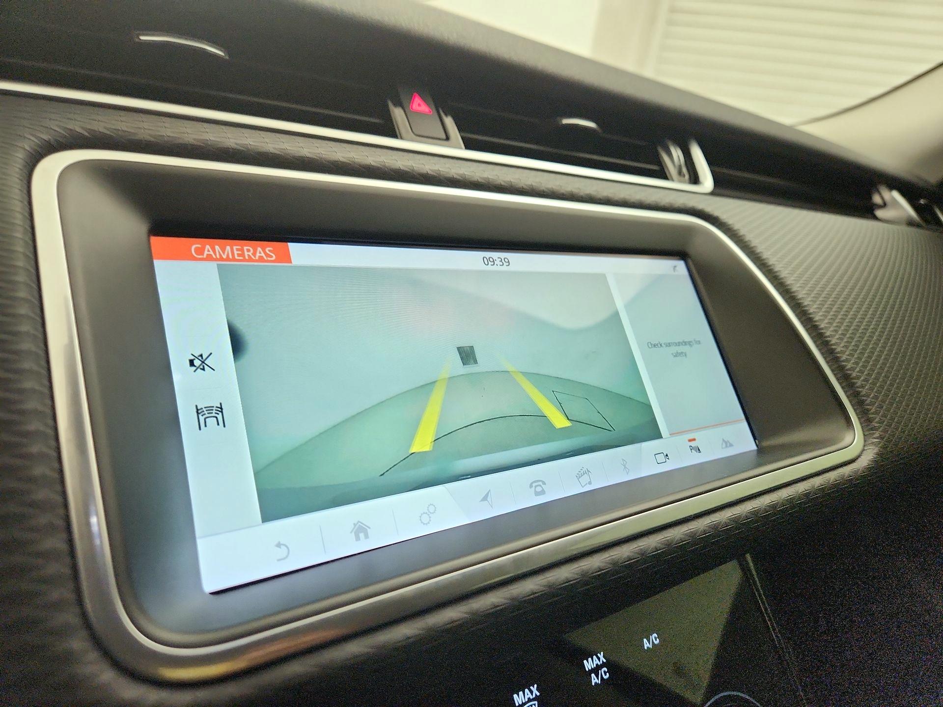 Thumbnail: 2020 Land Rover Range Rover Evoque - 15