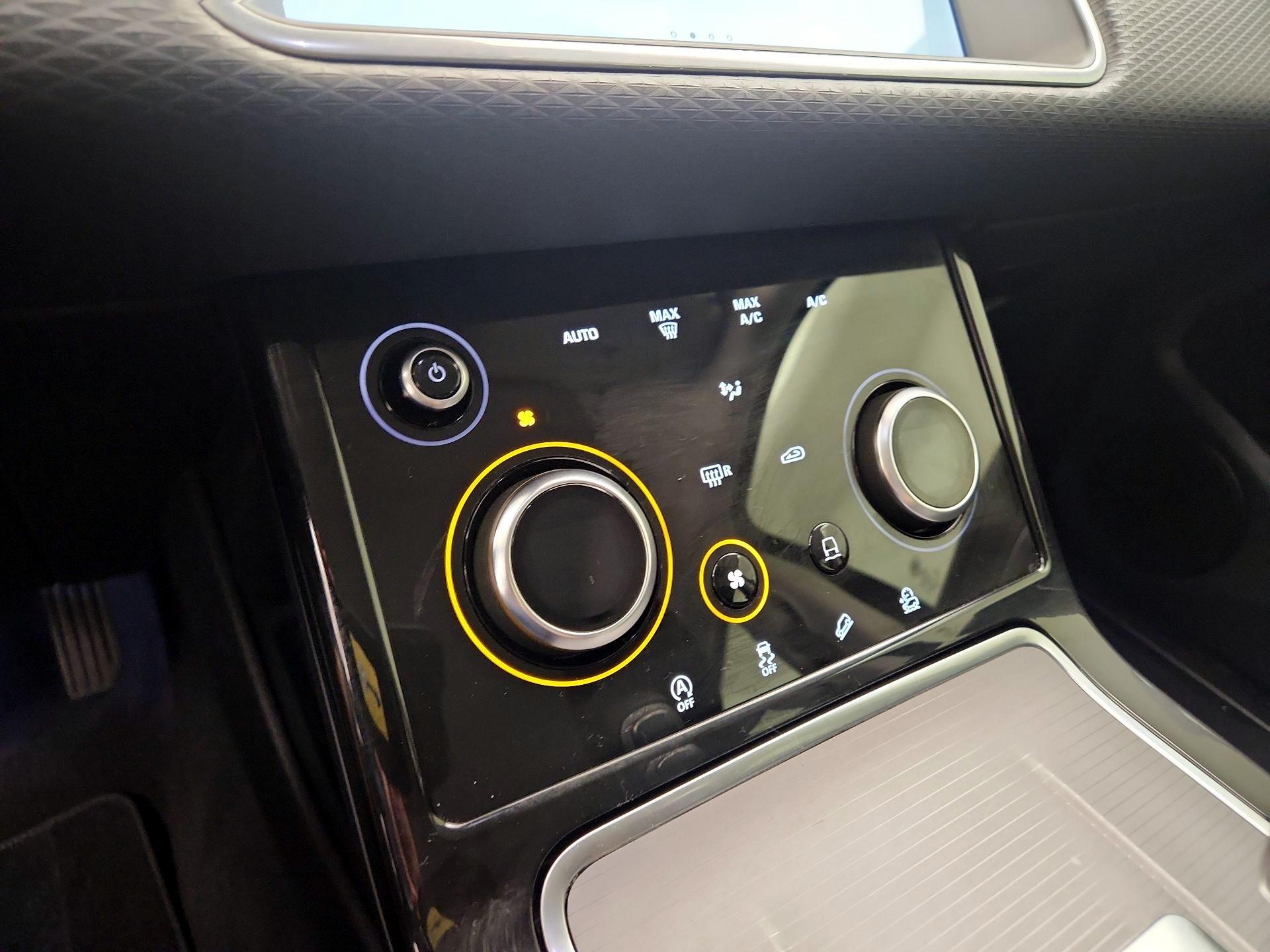 Thumbnail: 2020 Land Rover Range Rover Evoque - 17