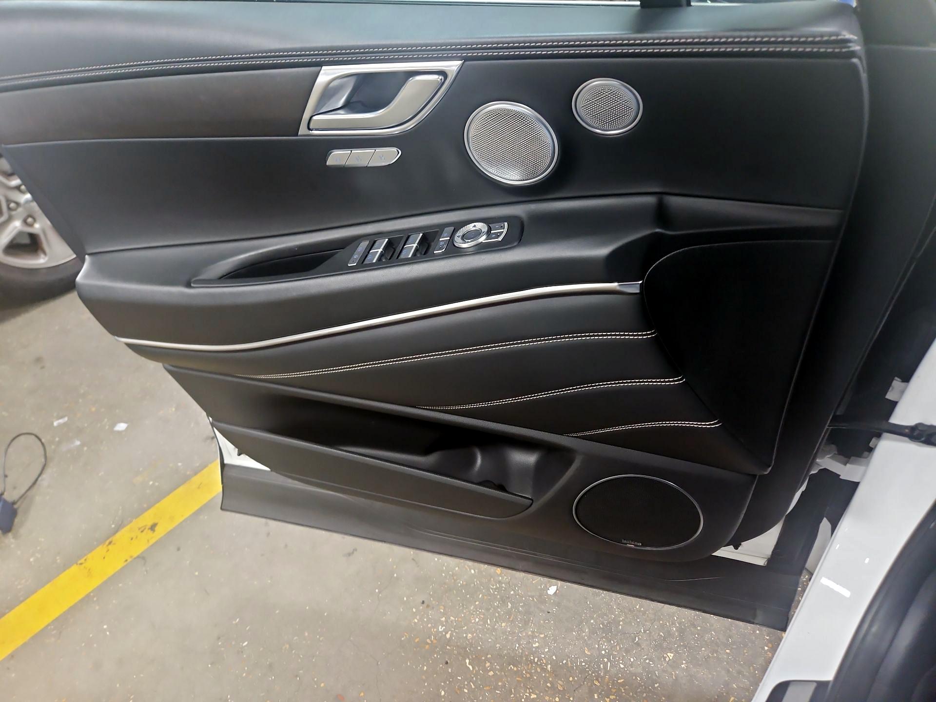 Thumbnail: 2021 Genesis GV80 - 12