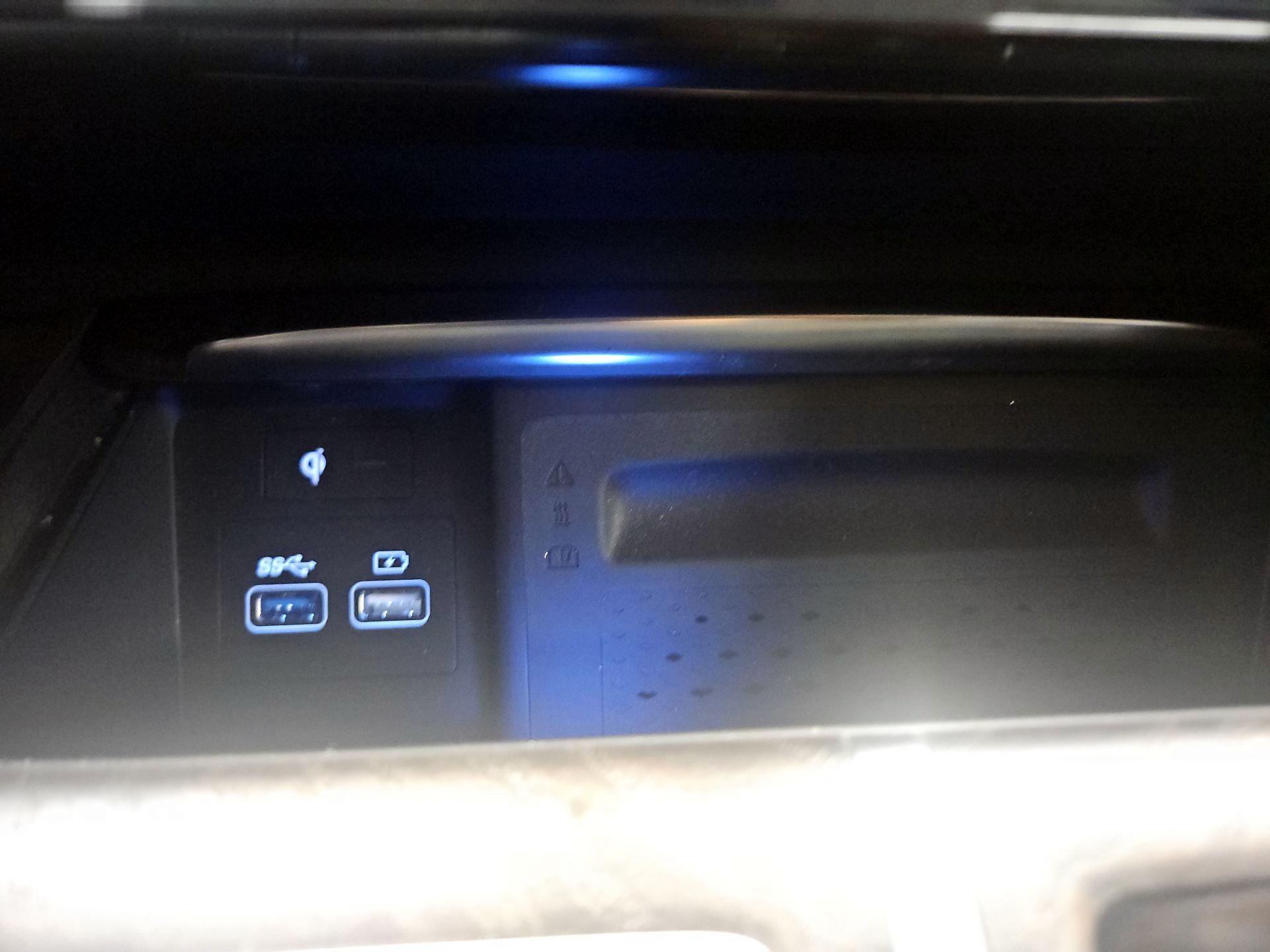 Thumbnail: 2021 Genesis GV80 - 16