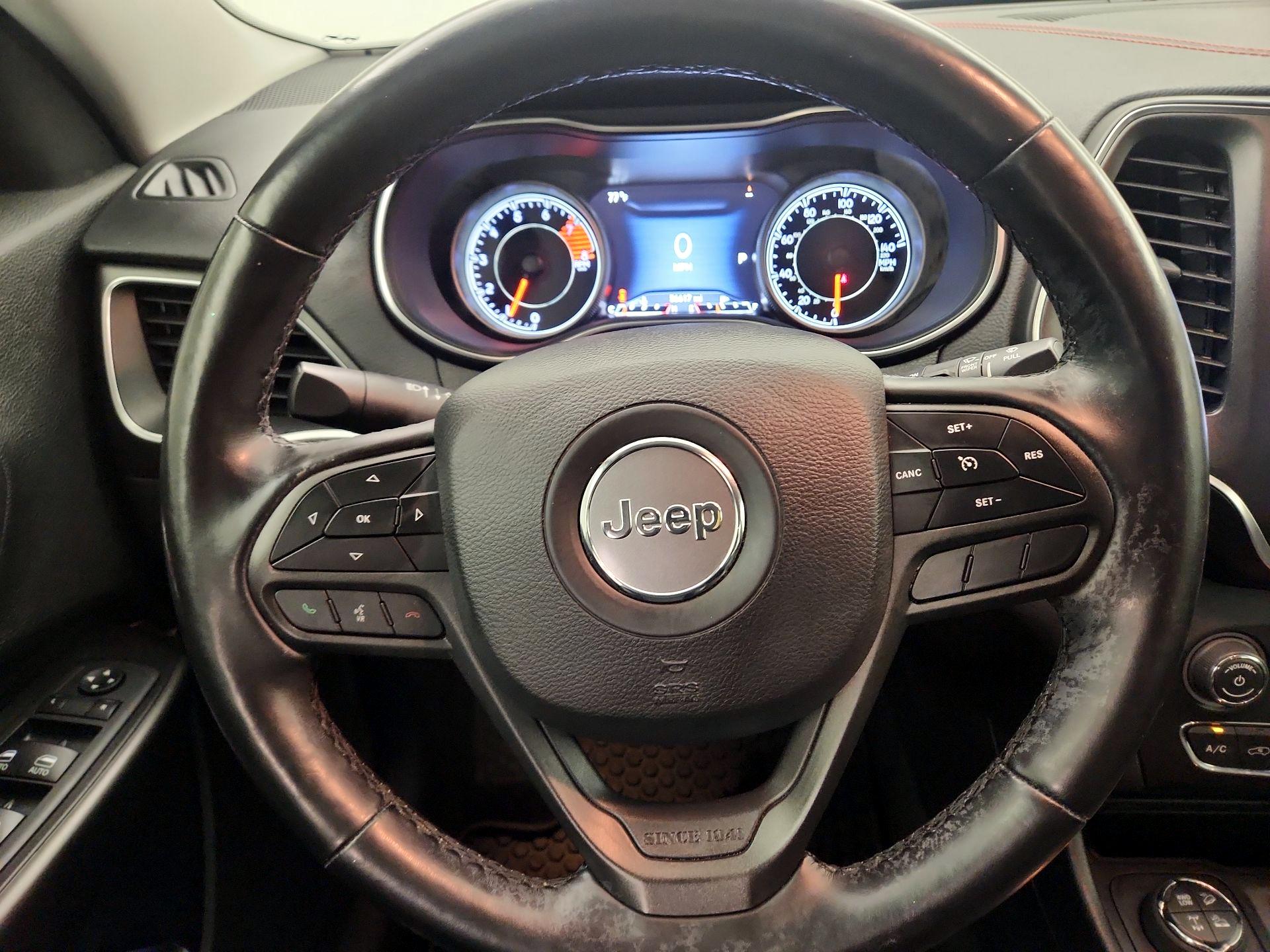 Thumbnail: 2020 Jeep Cherokee - 10