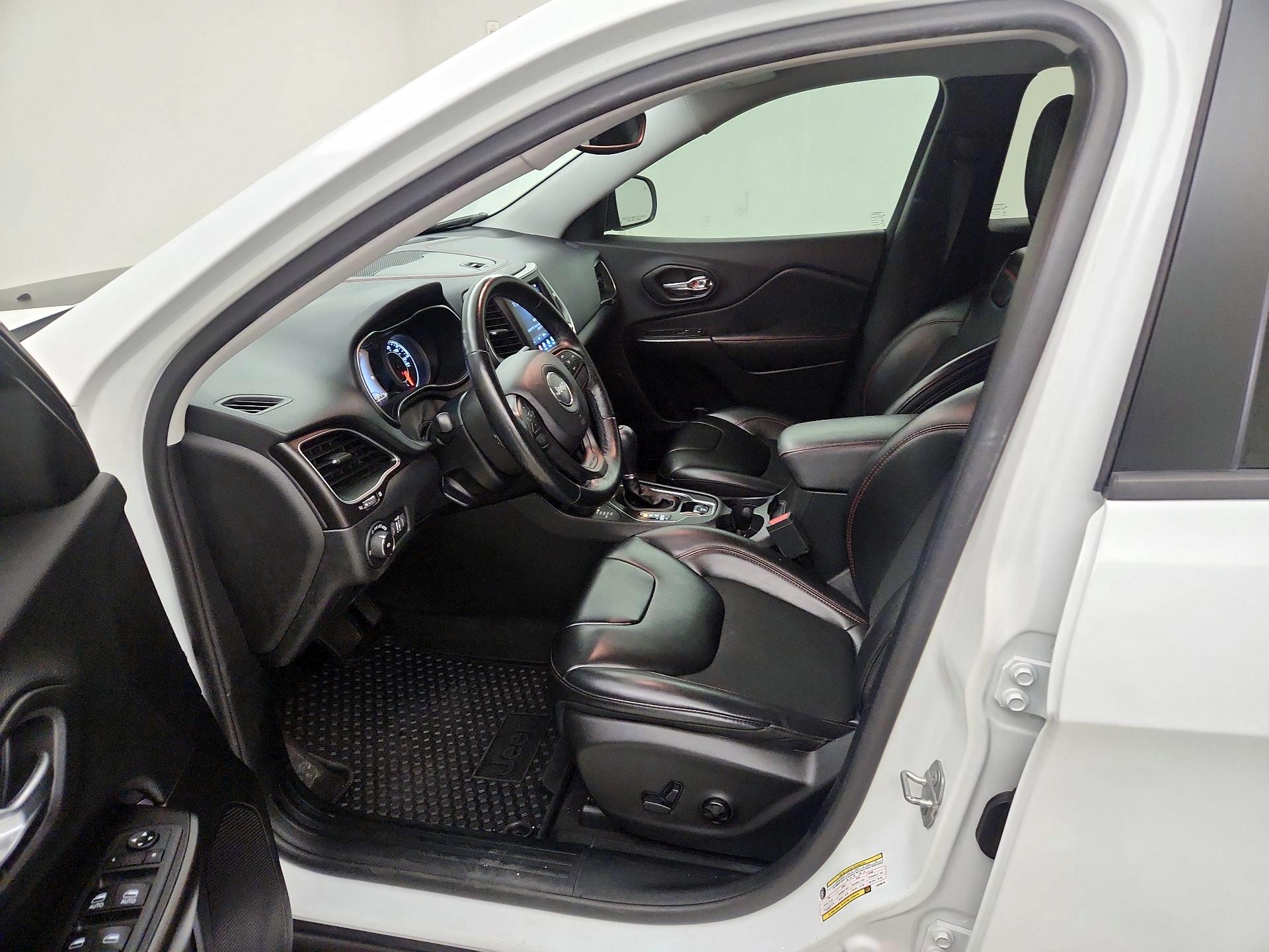 Thumbnail: 2020 Jeep Cherokee - 11