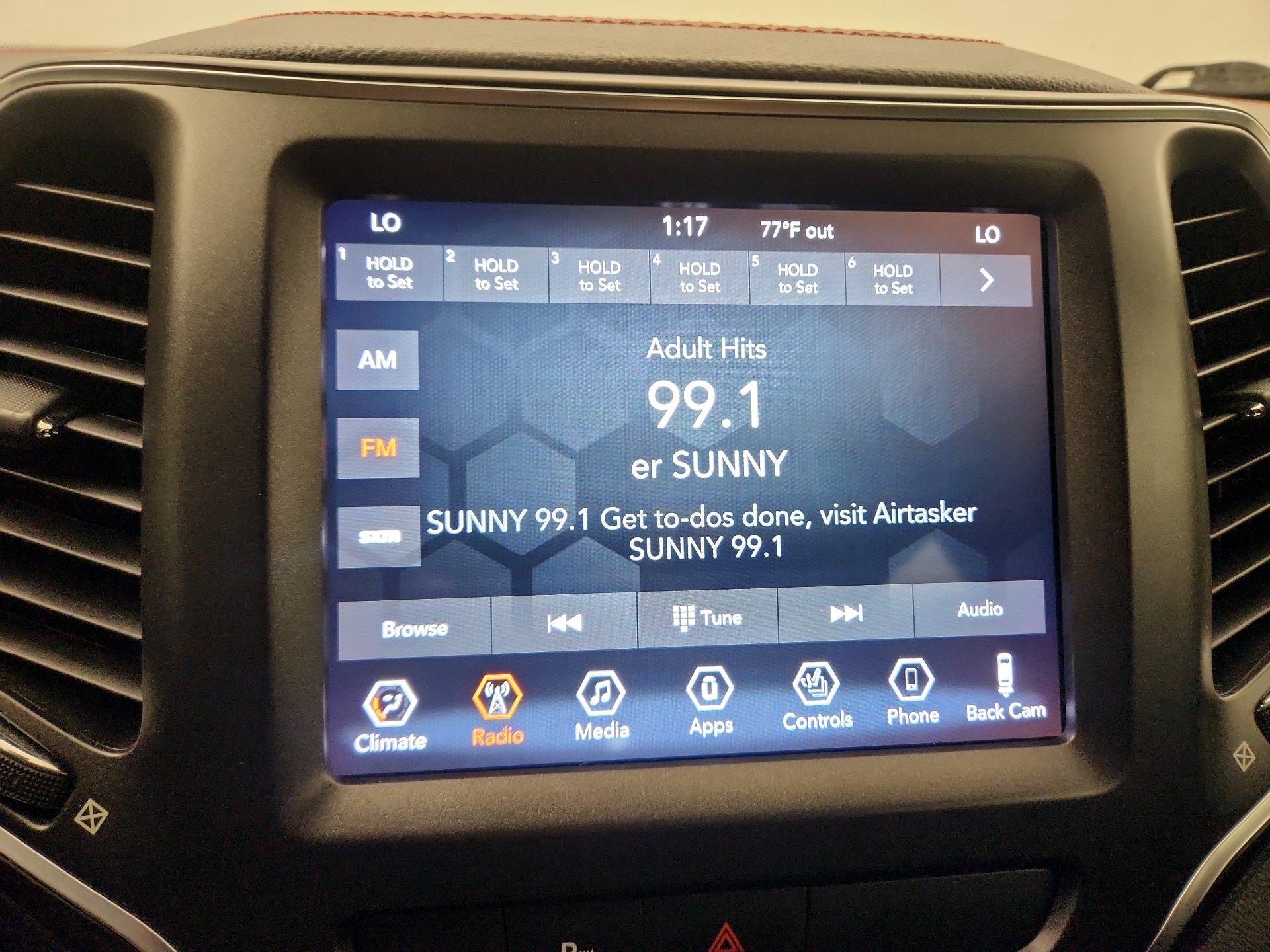 Thumbnail: 2020 Jeep Cherokee - 15