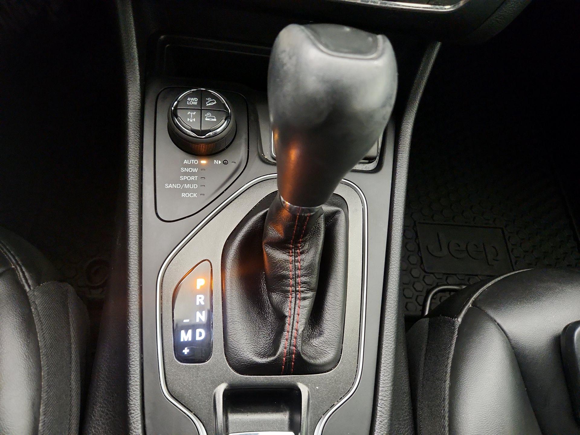 Thumbnail: 2020 Jeep Cherokee - 17